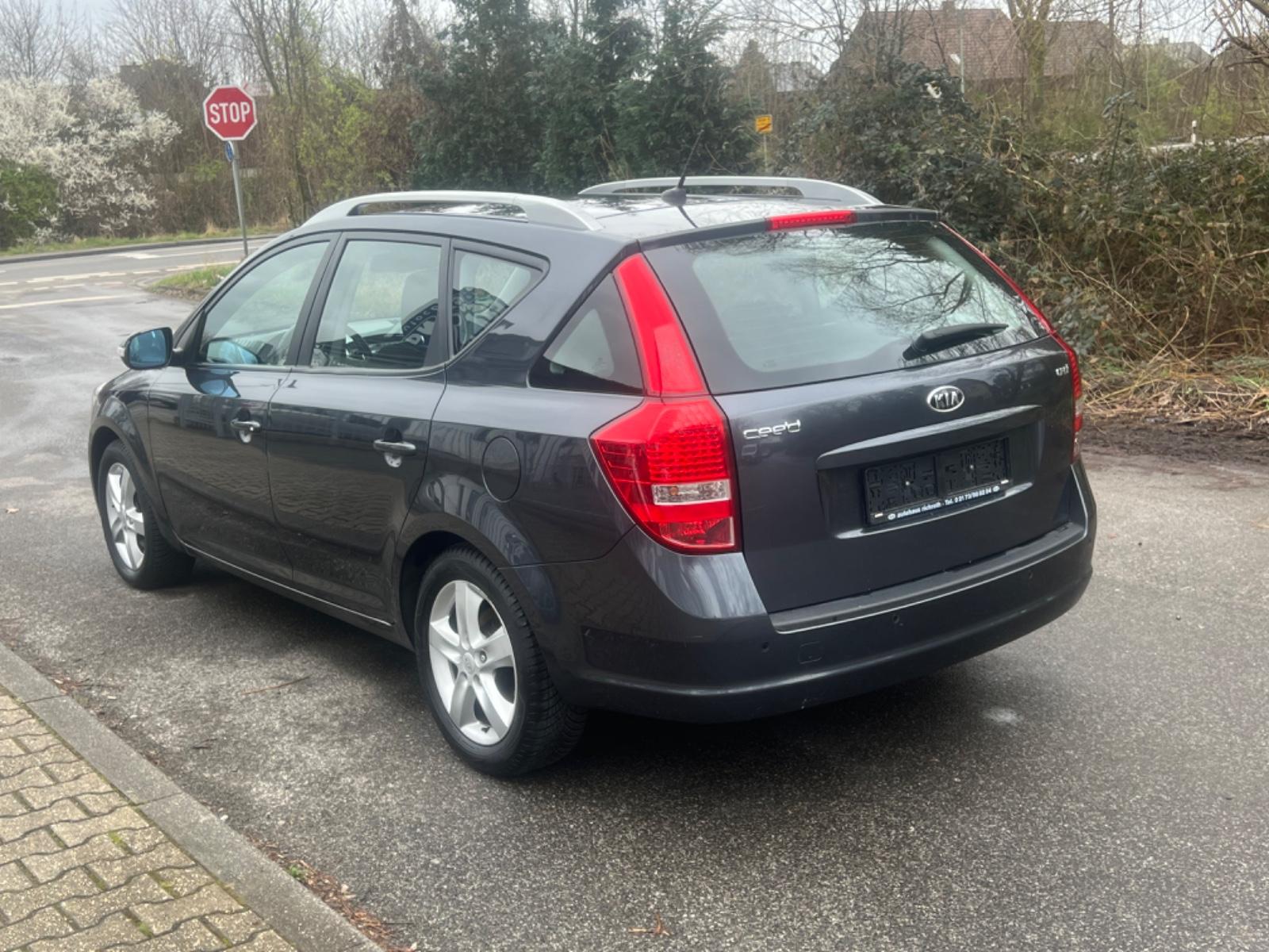 Kia cee'd 2011 — photo 8
