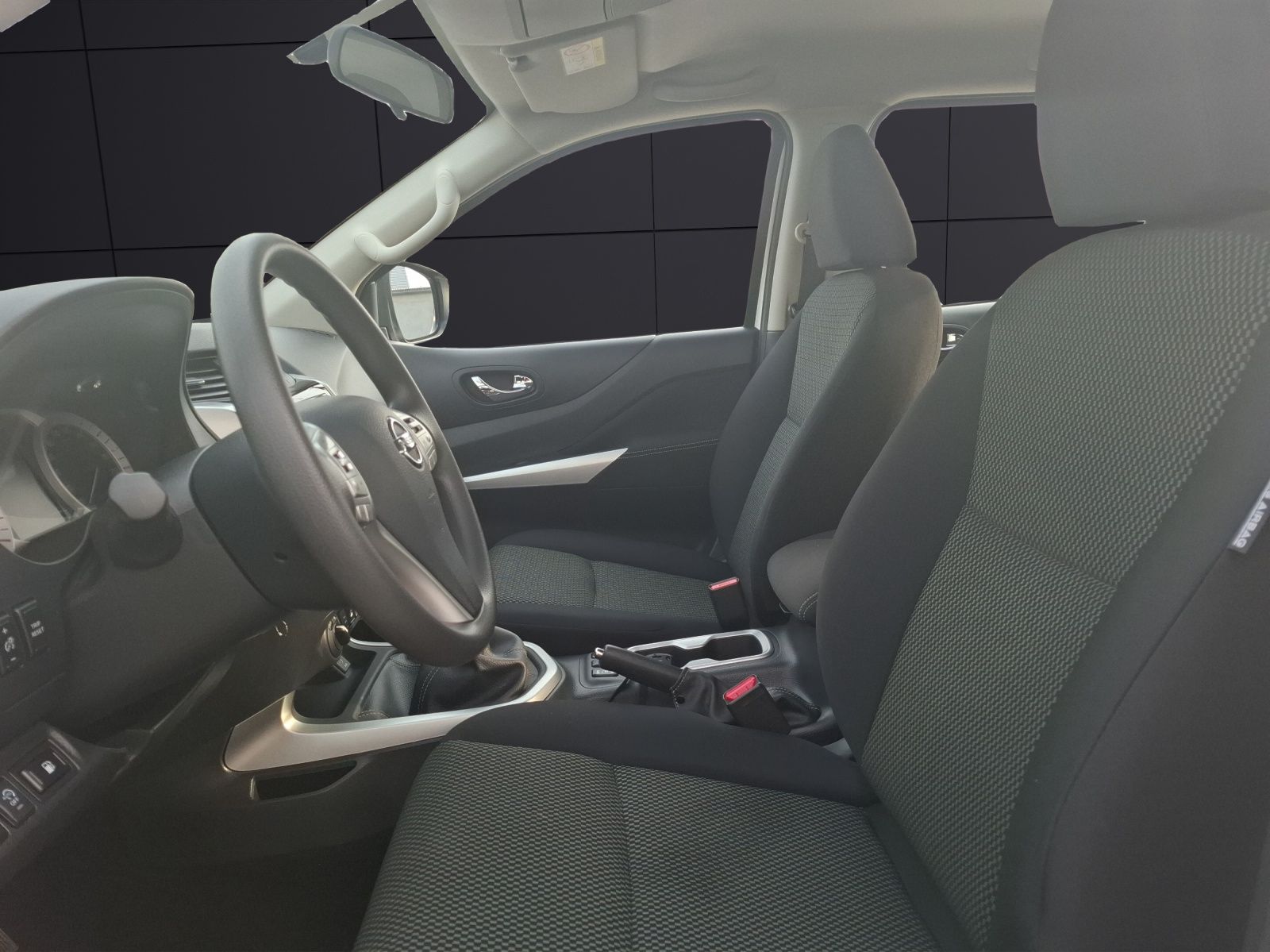 Fahrzeugabbildung Nissan Navara NP300 4x4 ASG 03.2027 o. 160T KM AHK Klim