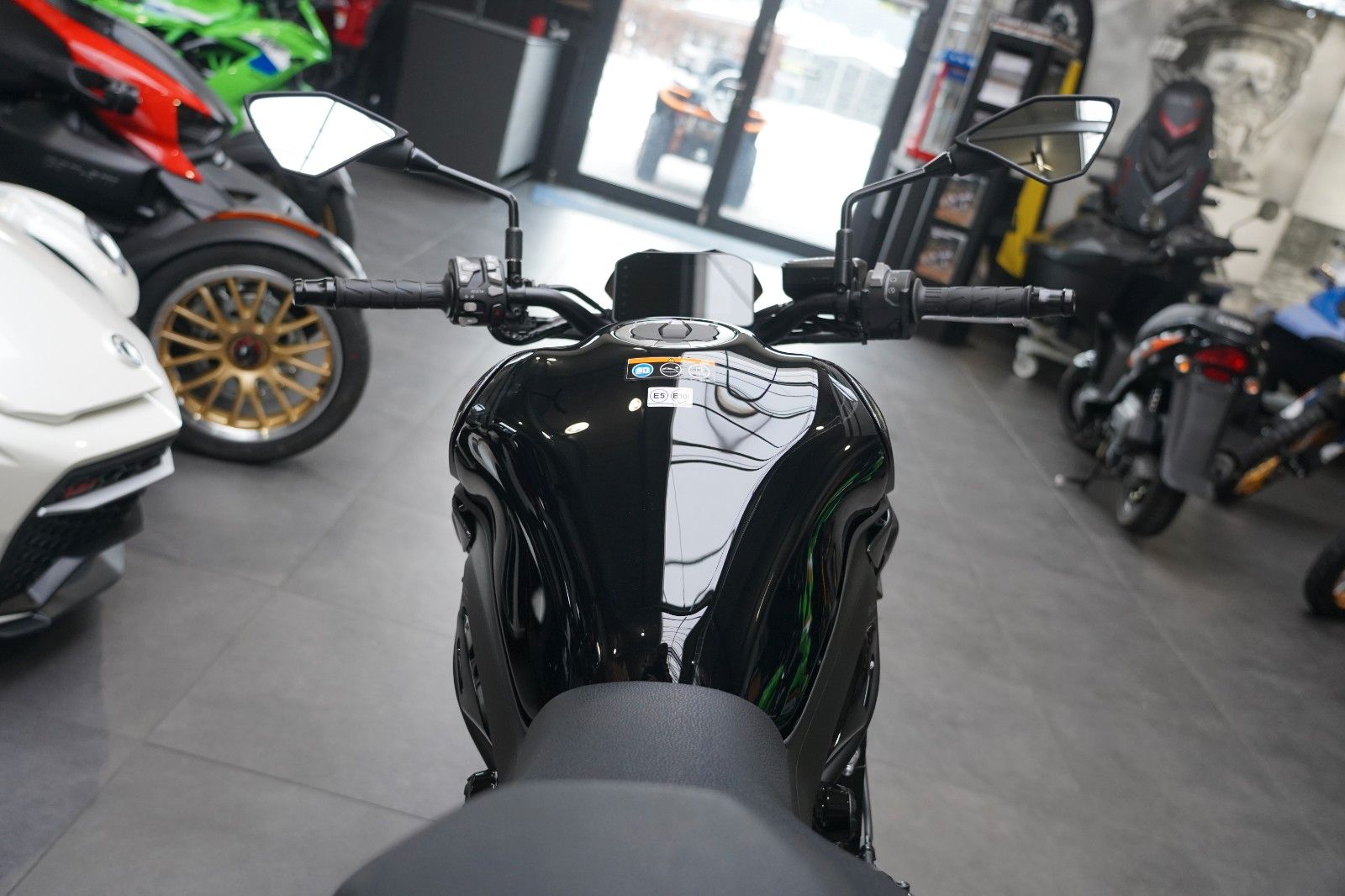 Fahrzeugabbildung Kawasaki Z900 4 Jahre Garantie