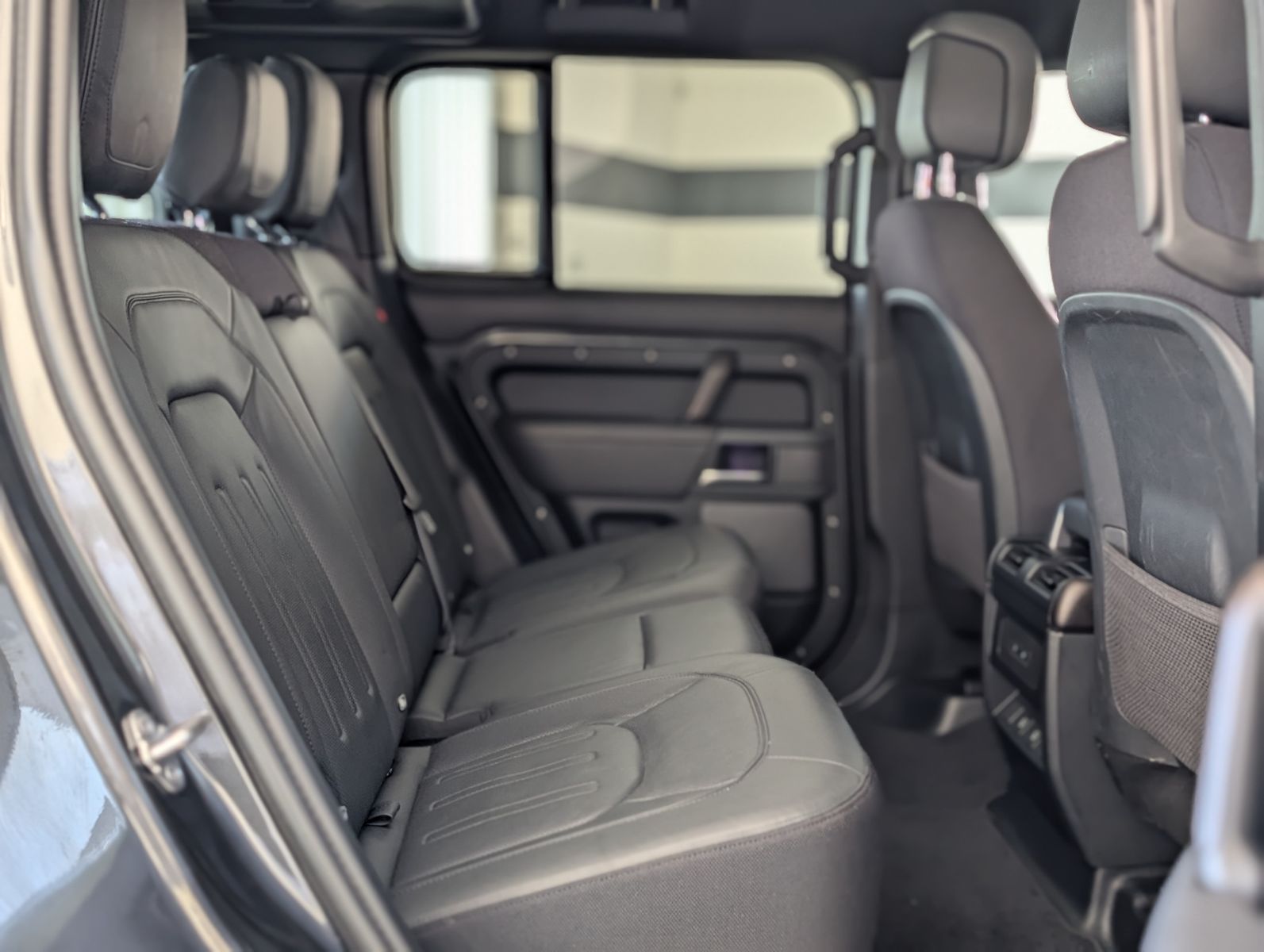 Vehicle image Land Rover Defender 110 D300 X BLACK AHK MATRIX 130.000 RRP