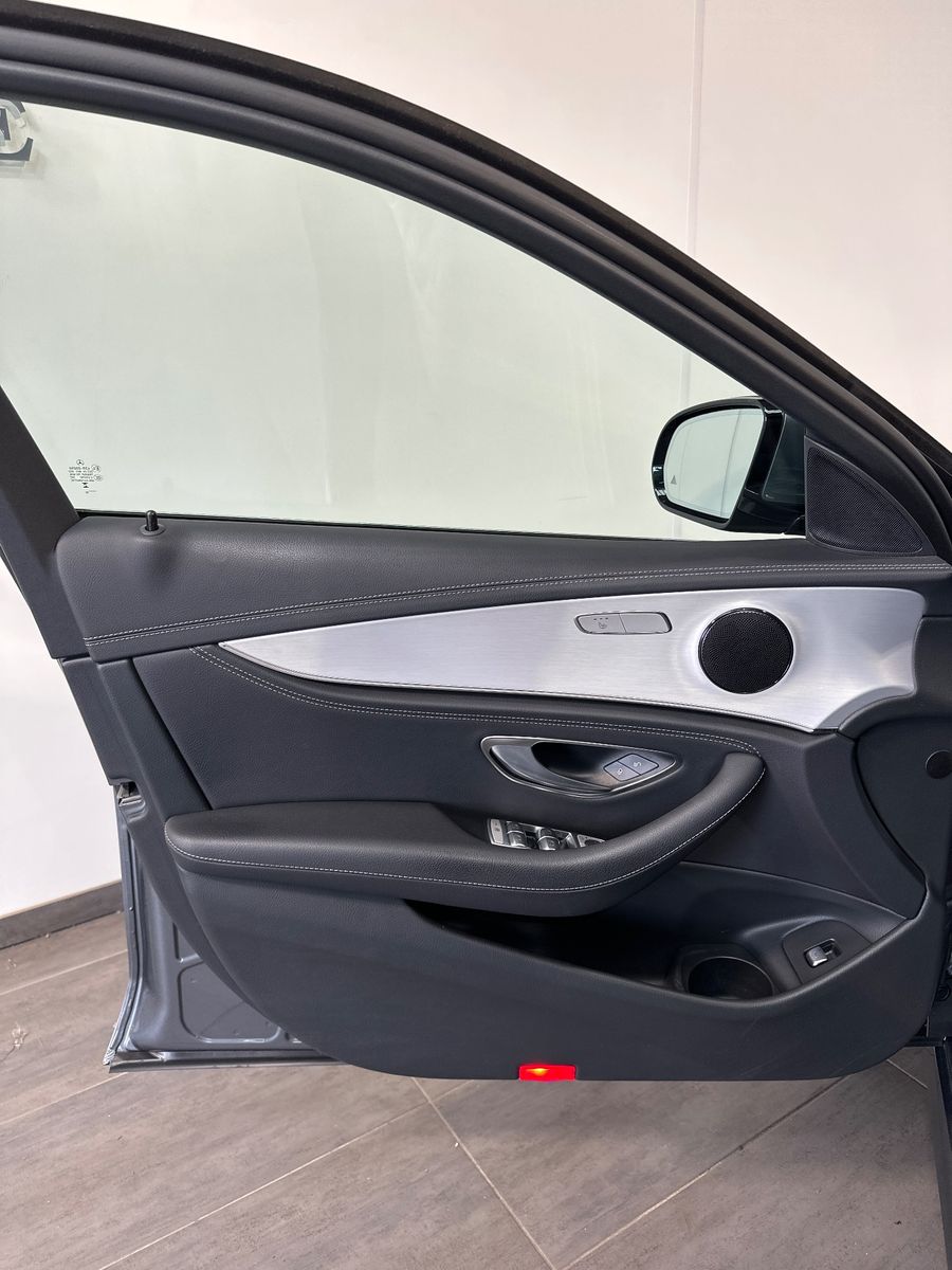 Fahrzeugabbildung Mercedes-Benz E 300de T AMG Line NAV+LED+ACC+KAMERA+HUD+AHK+PP