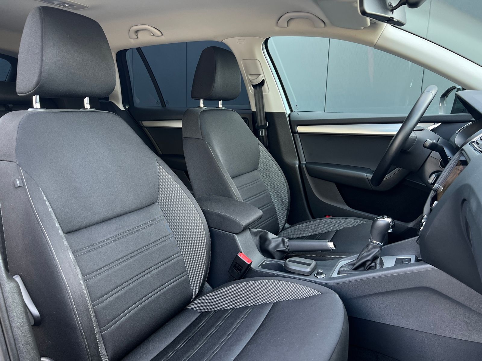 Fahrzeugabbildung SKODA Octavia III Combi Ambition 1.5 TSI DSG *Navi, Cl