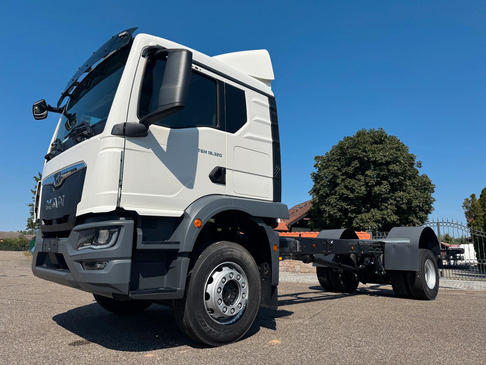 MAN TGM 18.320 4x2 LL CH, Luft/Luft, Tageszul.