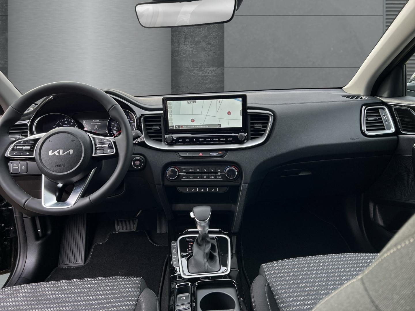 Kia Ceed_sw Ultimate Edition 1.5 DCT Mild-Hybrid Sty