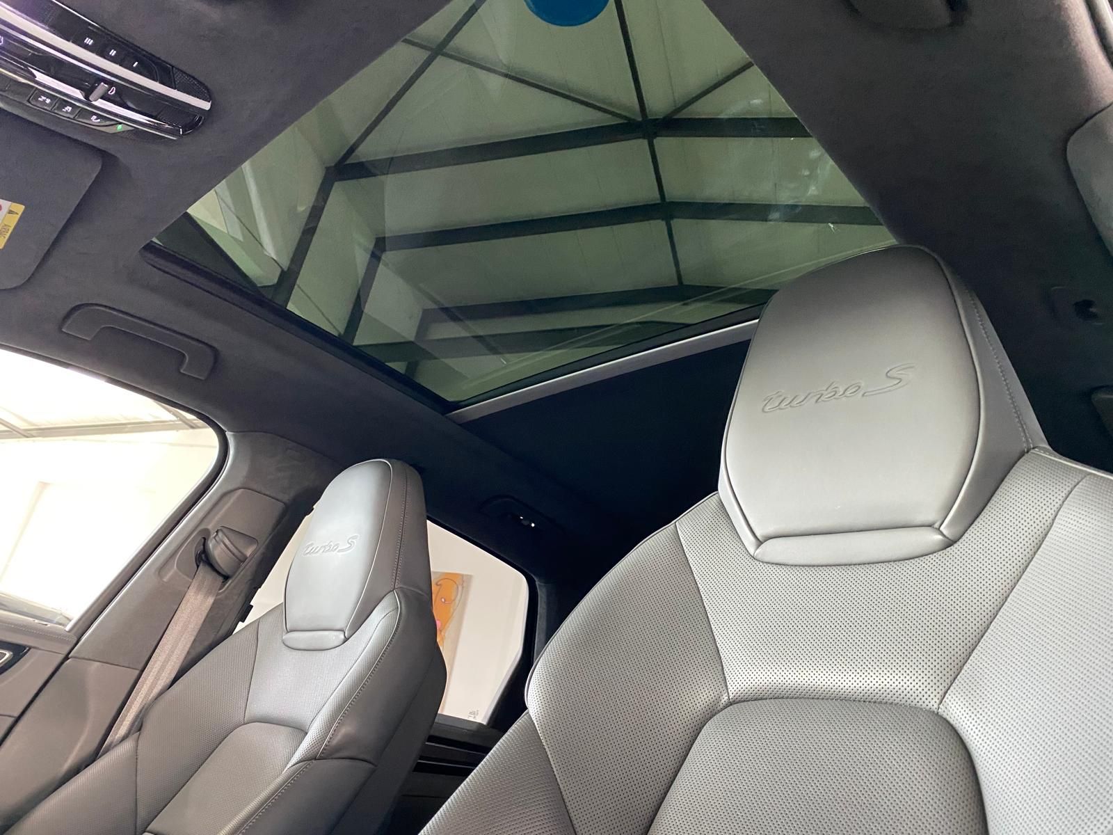 Fahrzeugabbildung Porsche Cayenne Turbo S E Hybrid/Pano/HUD/Matrix/22´/BUR