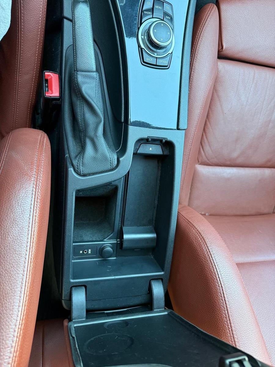 BMW 330 2010 — photo 15