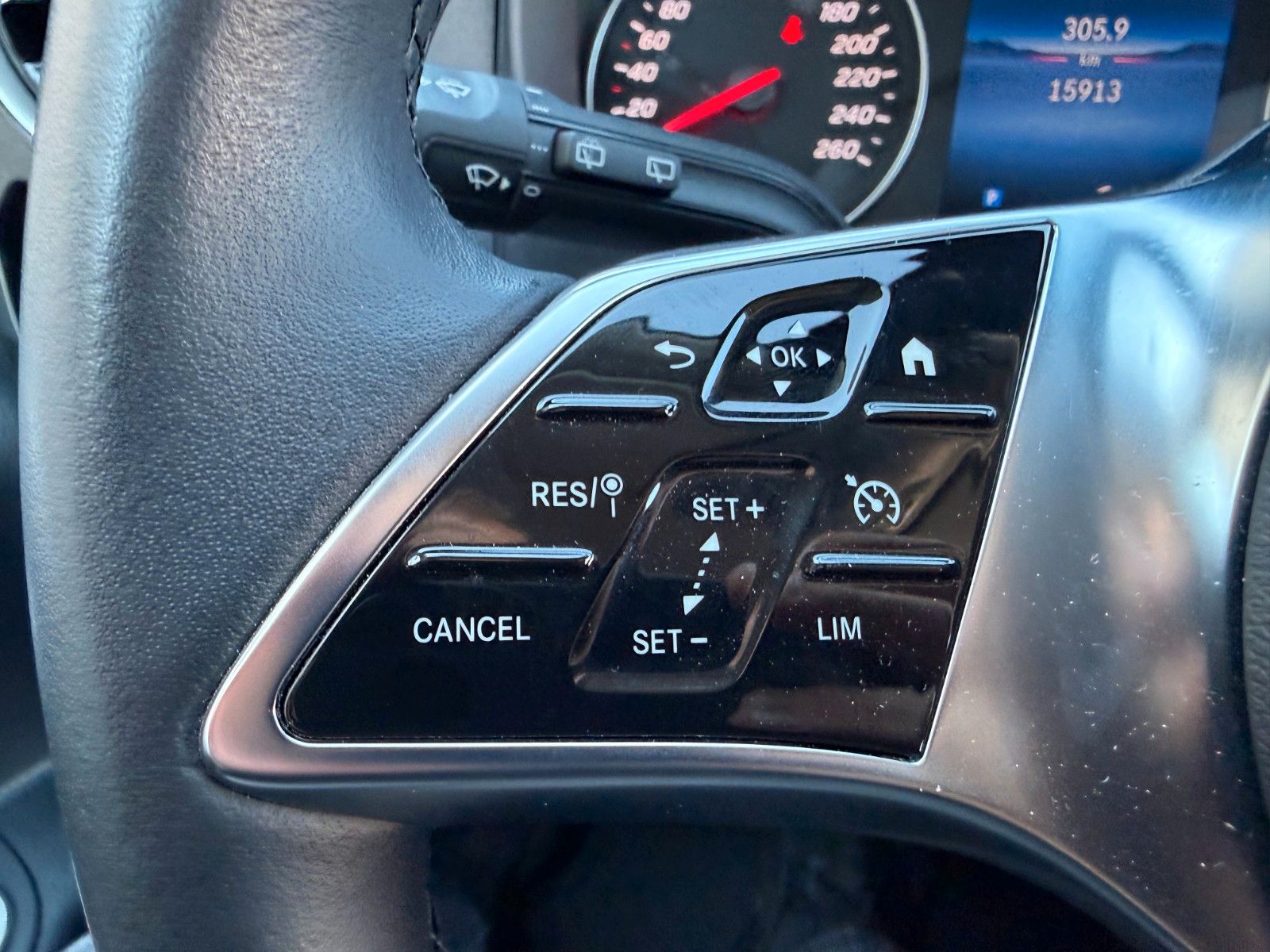 Fahrzeugabbildung Mercedes-Benz Vito 116 CDI 9G Tourer Select AHK2,5to LED