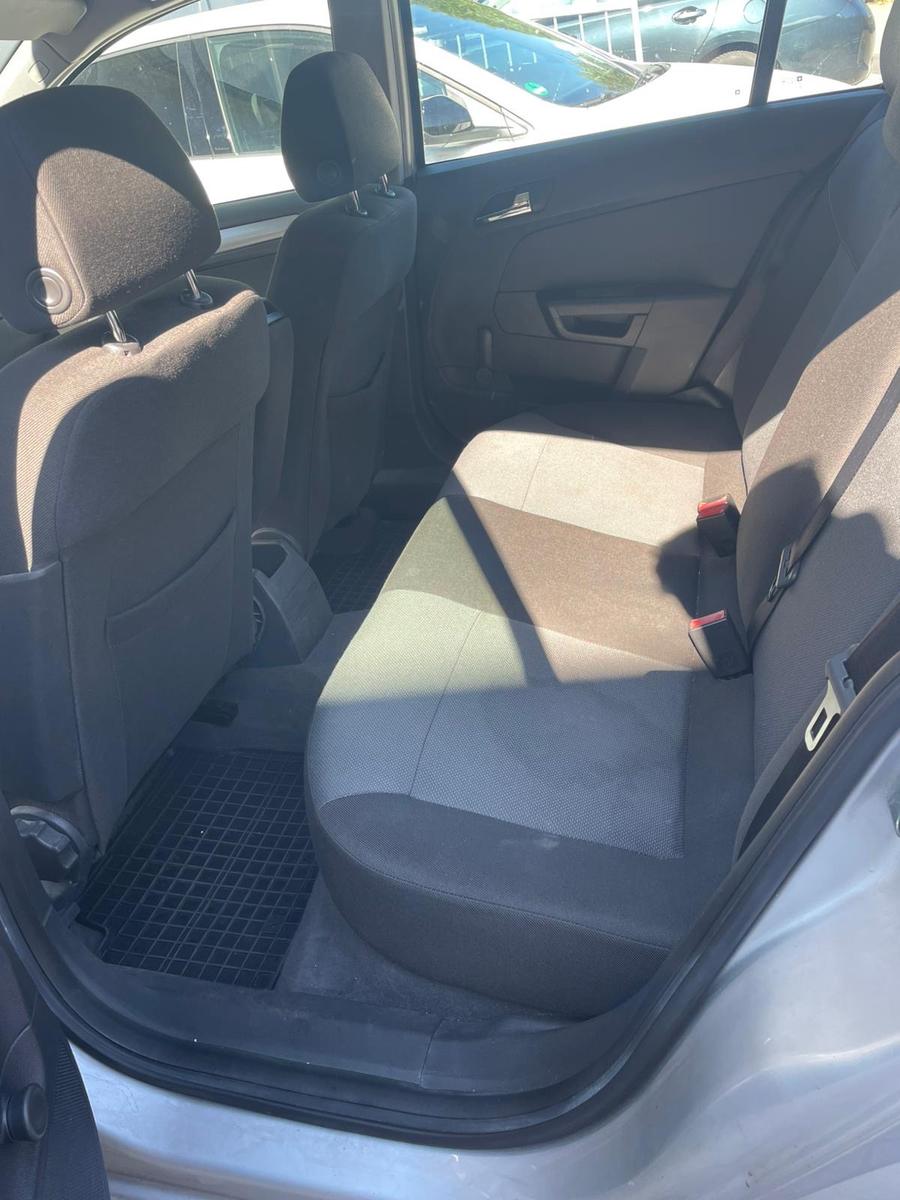 Opel Astra 2004 — photo 6