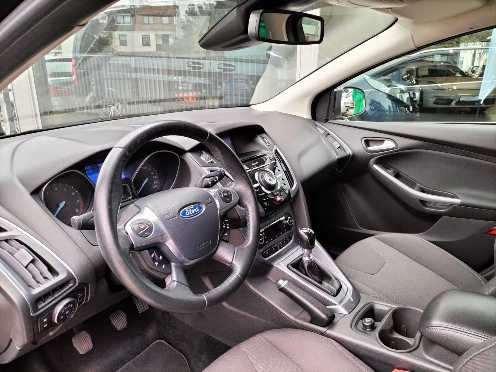 Ford Focus 2012 — photo 10
