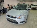 Ford Focus Turnier Silver Magic Teilleder - Ford Focus aus 2010: Kombi