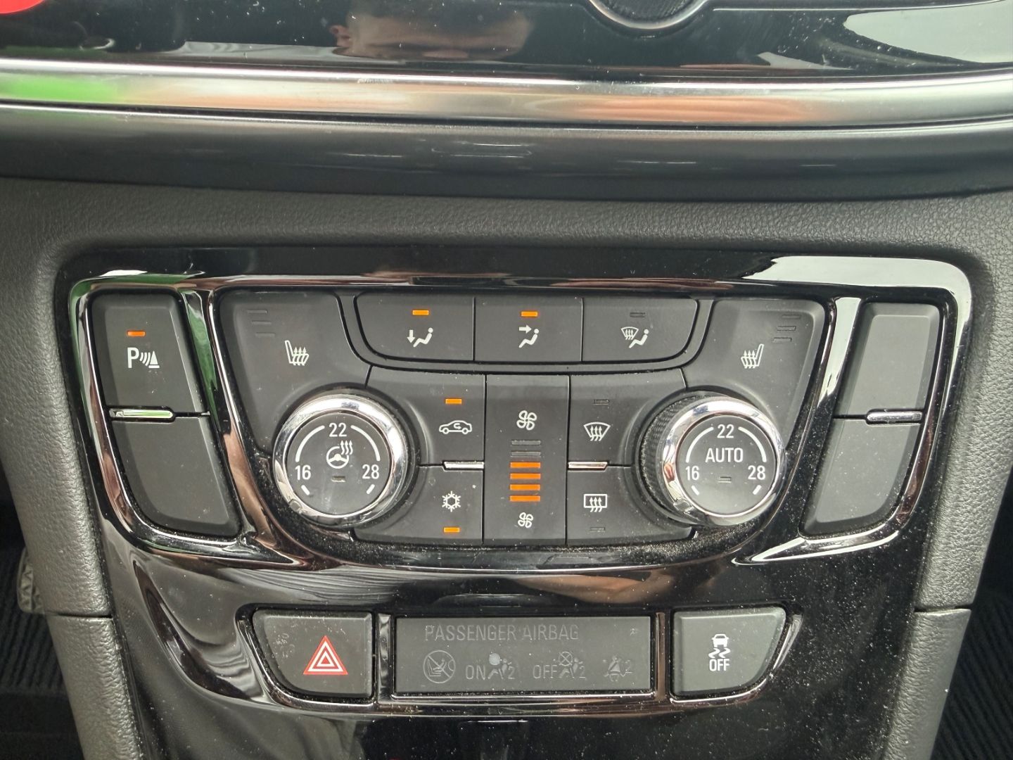 Fahrzeugabbildung Opel Mokka 1.4 X Active SHZ+LHZ+Allwetter