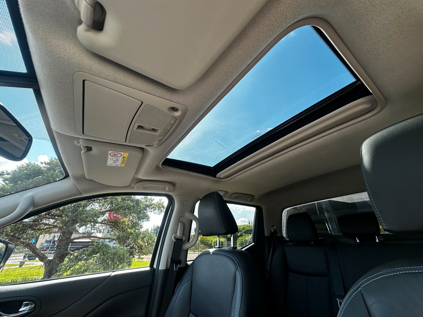 Fahrzeugabbildung Nissan Navara NP300 N-Guard 4x4 wie neu, Werksgarantie