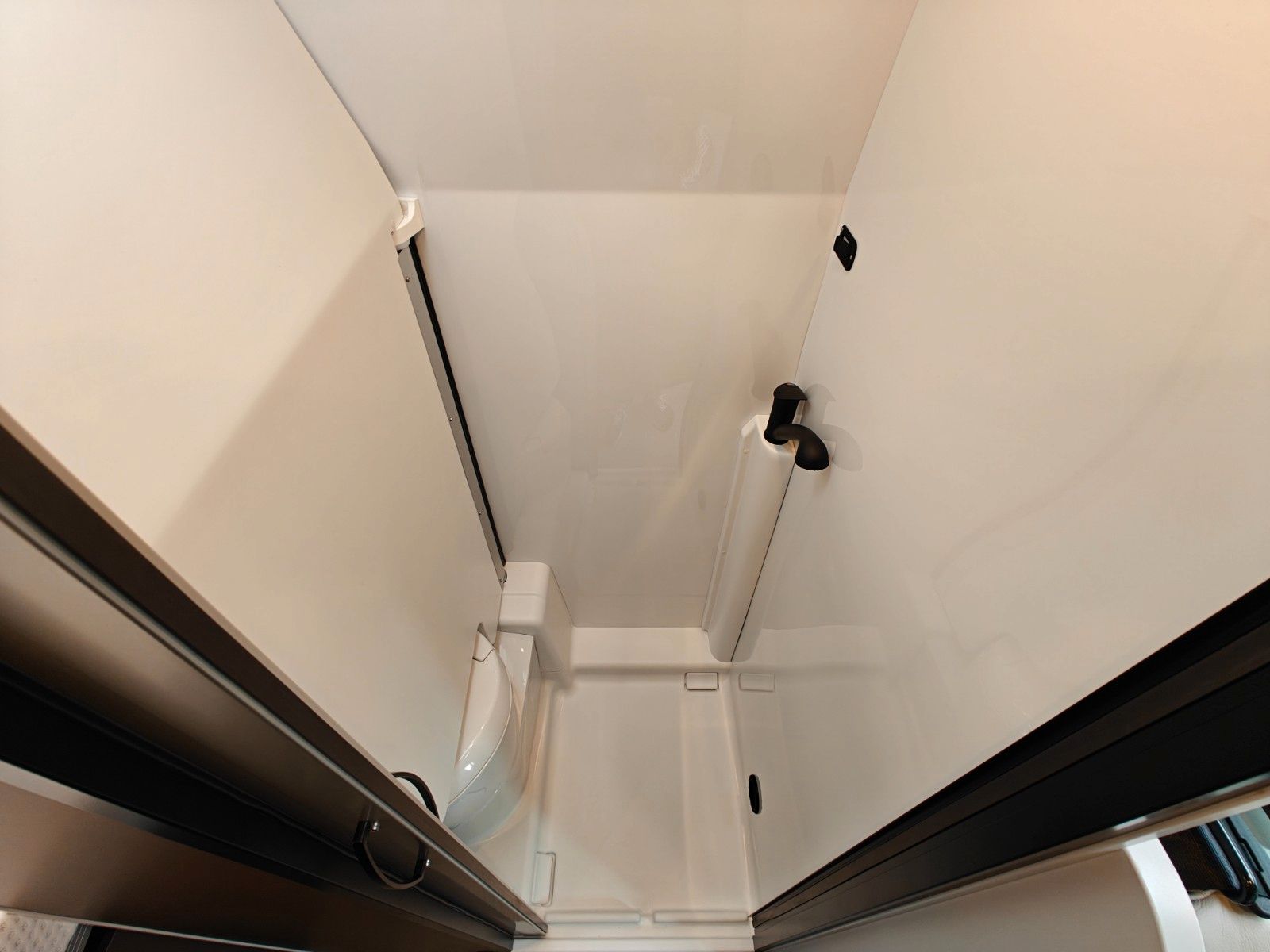Fahrzeugabbildung Bürstner Campeo C 600 B66 - Lithium, Solar, AHK, Leder -