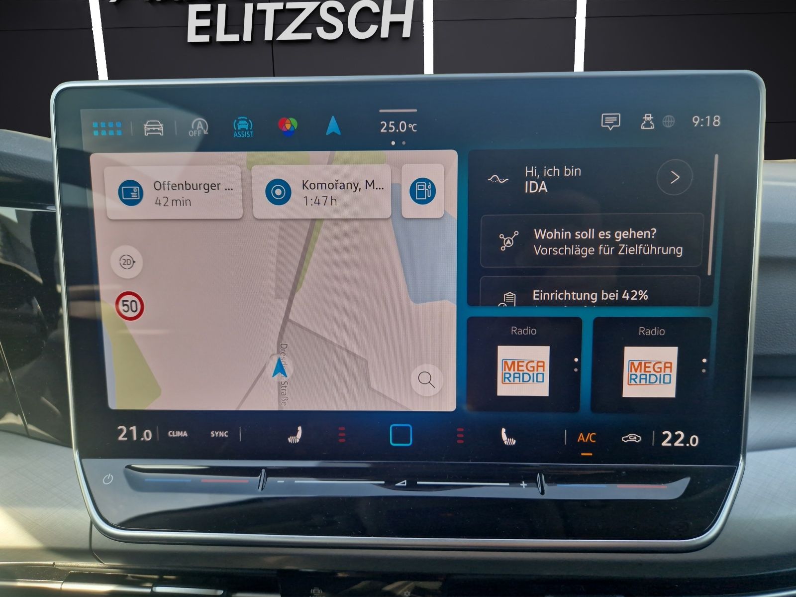 Fahrzeugabbildung Volkswagen Golf VIII Variant eTSI Life DSG LED ACC AHK SHZ