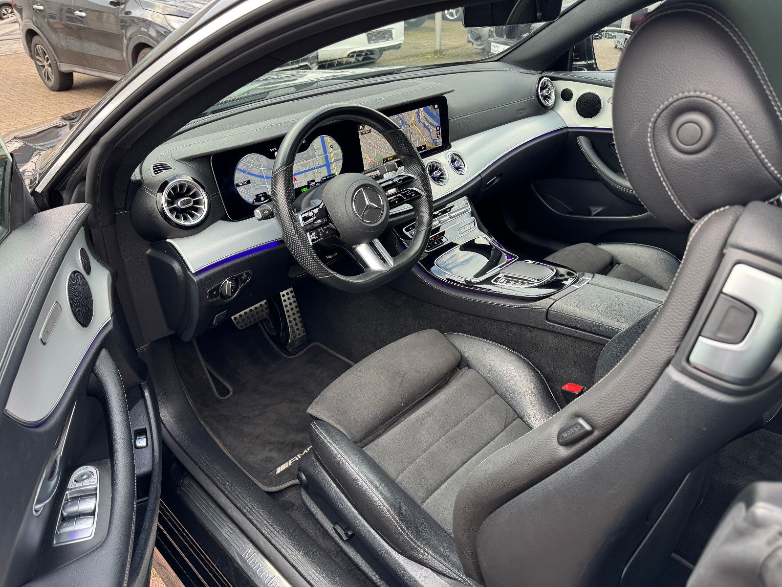 Fahrzeugabbildung Mercedes-Benz E 300 Coupe 9G 2X AMG LINE PANORAMA MBUX 20 ZOLL