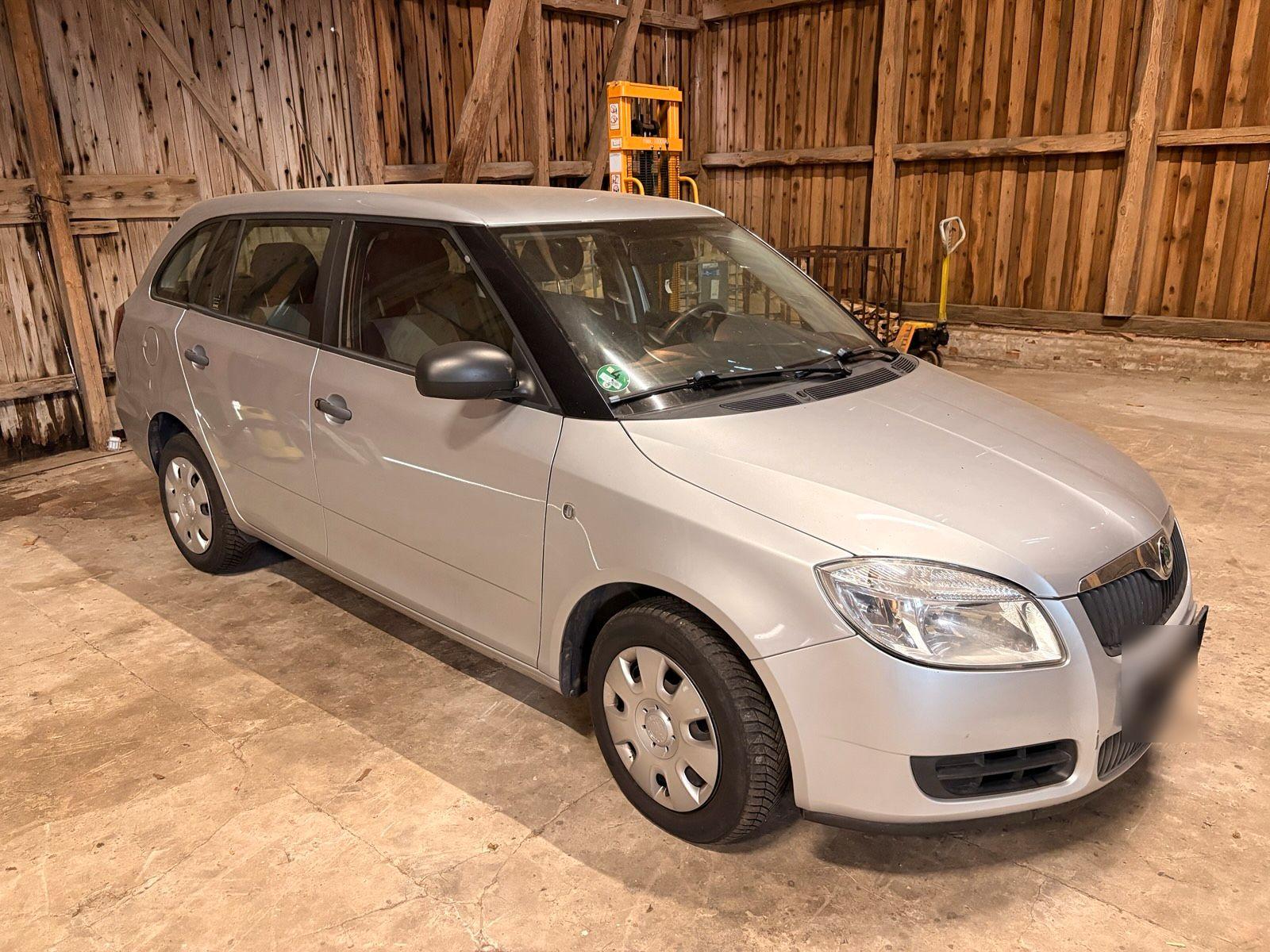 Skoda Fabia 2009 — rear view