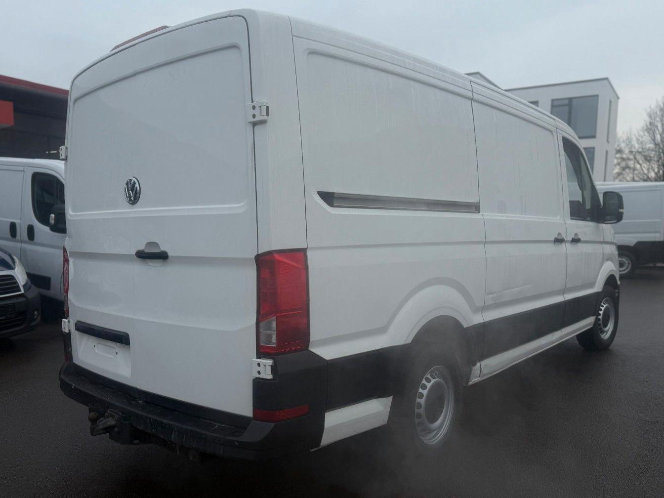 Volkswagen Crafter Kasten Kasten 30 mittellang FWD