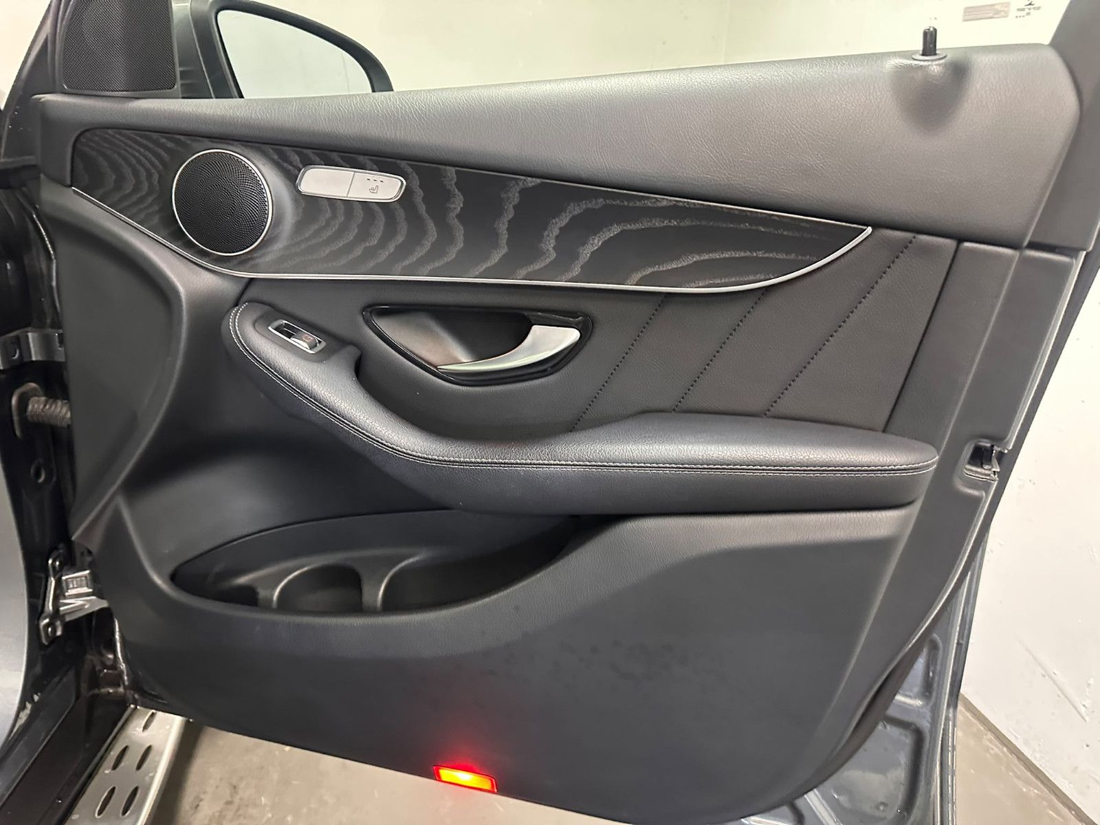 Fahrzeugabbildung Mercedes-Benz GLC 220 d 4MATIC AMG*PANO*360*HUD*AHK*DISTRO