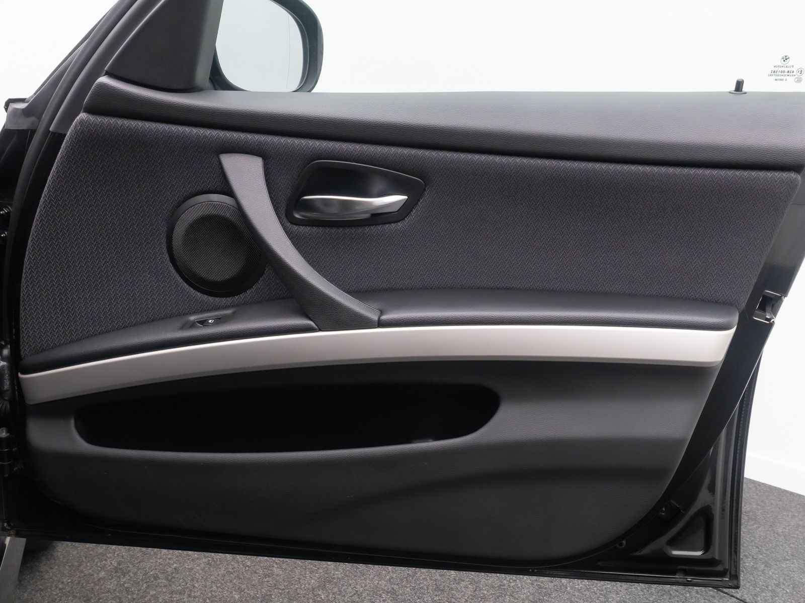 Fahrzeugabbildung BMW 318d GeschwindigReg KlimaAut PDC AHK Nebelschein