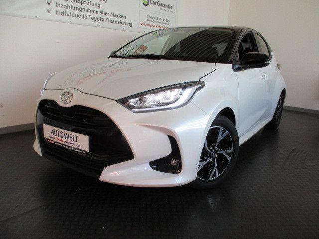 Fahrzeugabbildung Toyota Yaris Hybrid Black&White