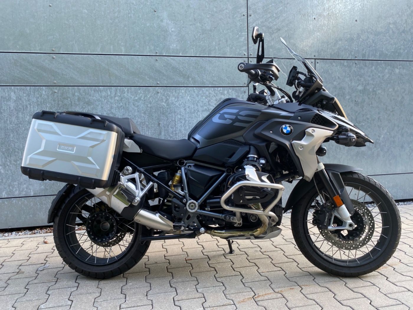 Fahrzeugabbildung BMW R 1250 GS Triple Black Frästeile Seitenkoffer