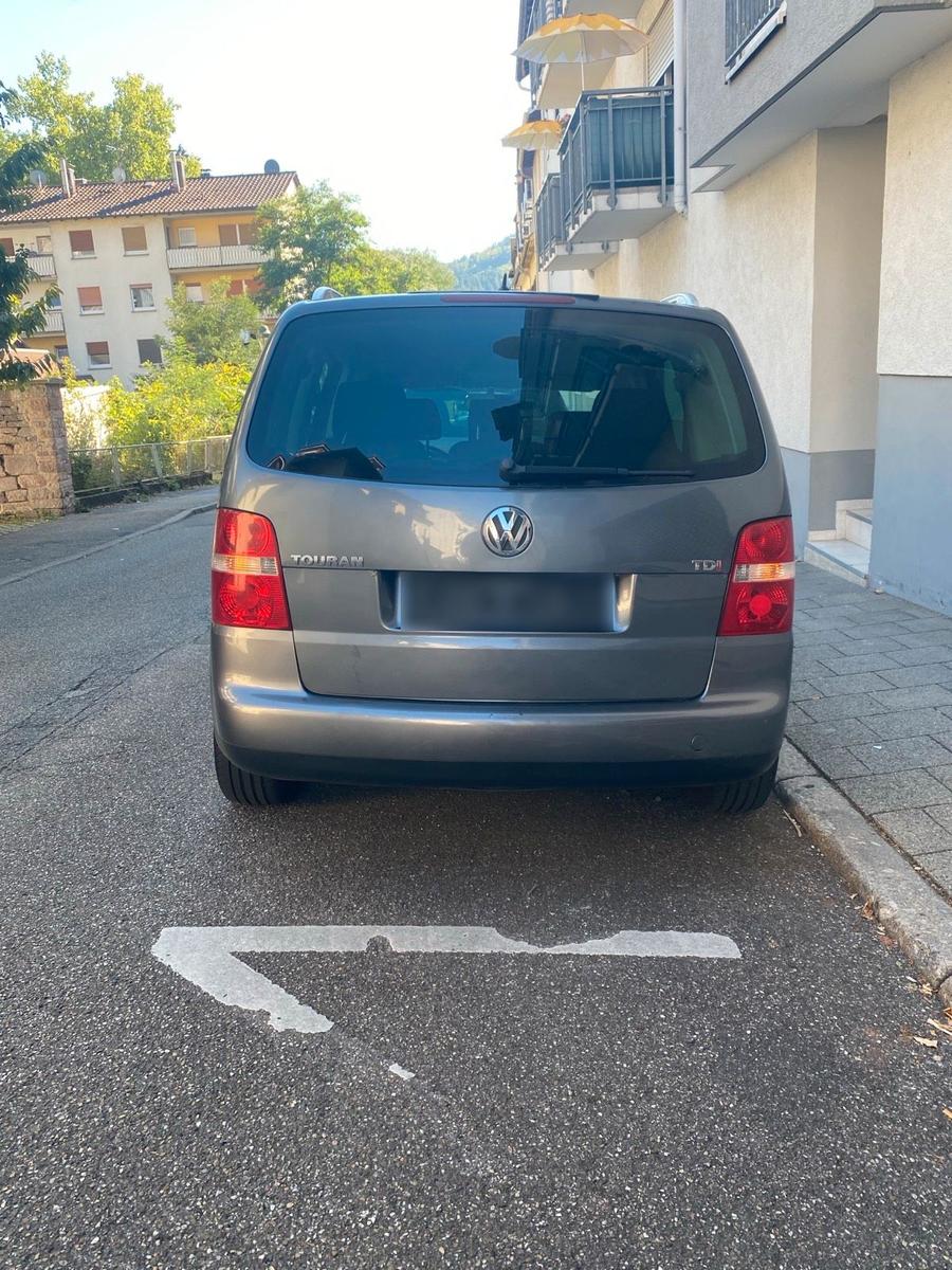 Volkswagen Touran 2004 — rear view