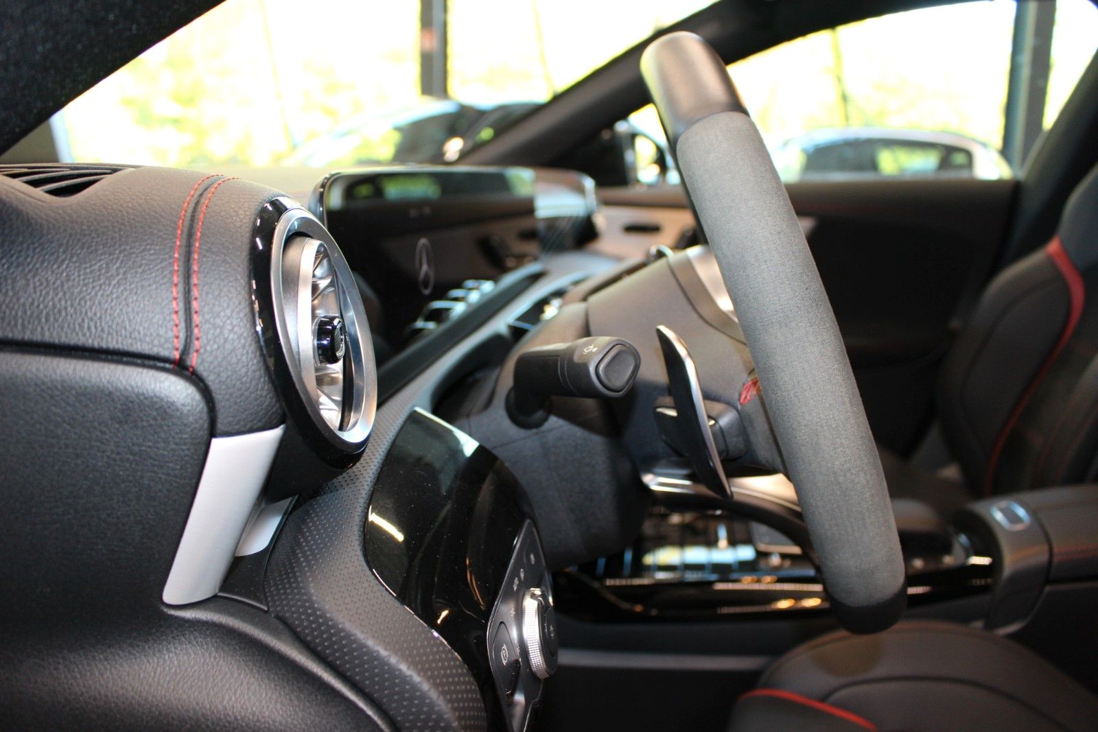 Fahrzeugabbildung Mercedes-Benz CLA 35 AMG 4Matic 1. Hand*Pano*Ambiente*MWST