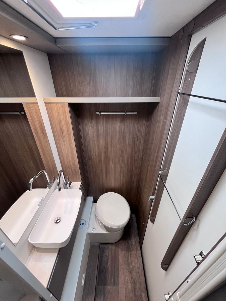 Fahrzeugabbildung Carado A-464 pro 2025 -Markise, Fahrradträger-