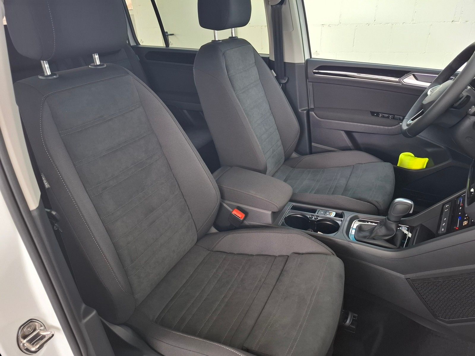 Fahrzeugabbildung Volkswagen Touran Highline 1.5 TSI DSG +ACC+LED+AHK+keyless
