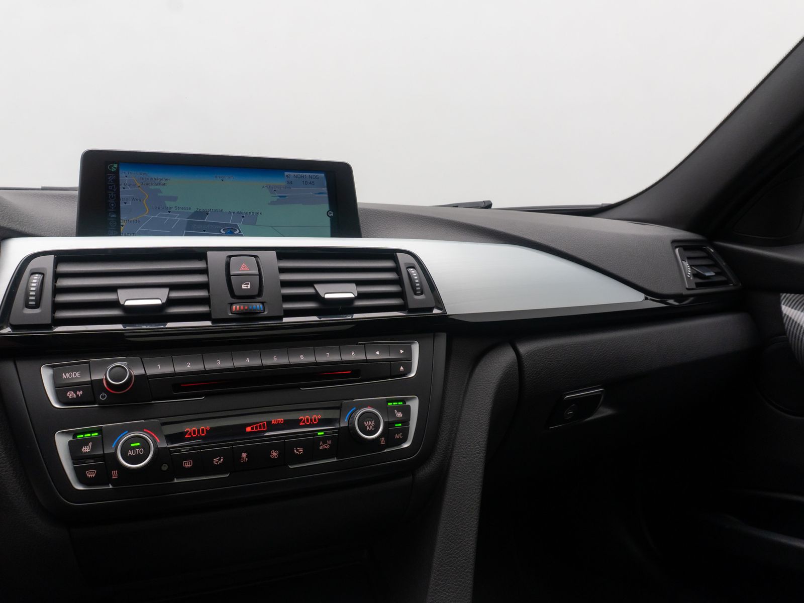 Fahrzeugabbildung BMW 325d Sport Line HUD HiFi Xenon Panorama Alarm