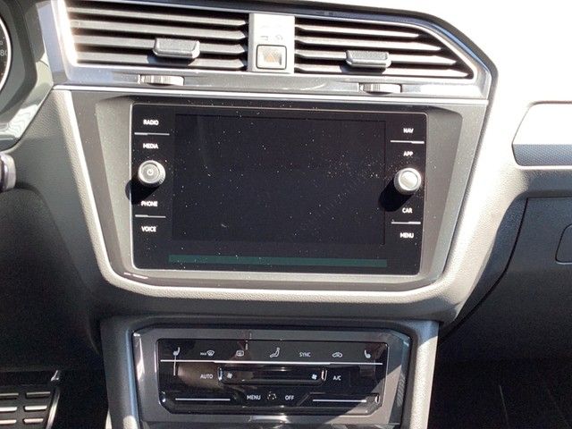 Fahrzeugabbildung Volkswagen Tiguan TDI Active DSG LED Navi ACC AHK SHZ