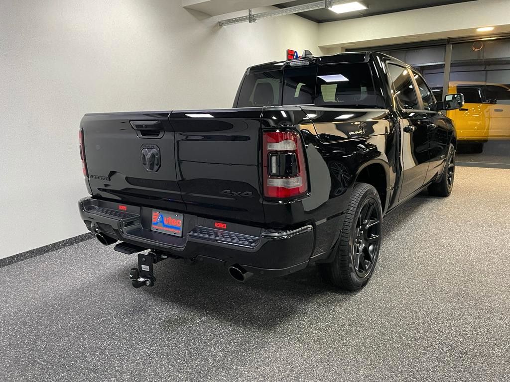 Fahrzeugabbildung Dodge LARAMIE NIGHT EDITION-RAMBOX-TAILGAT-12"-LUFTF.