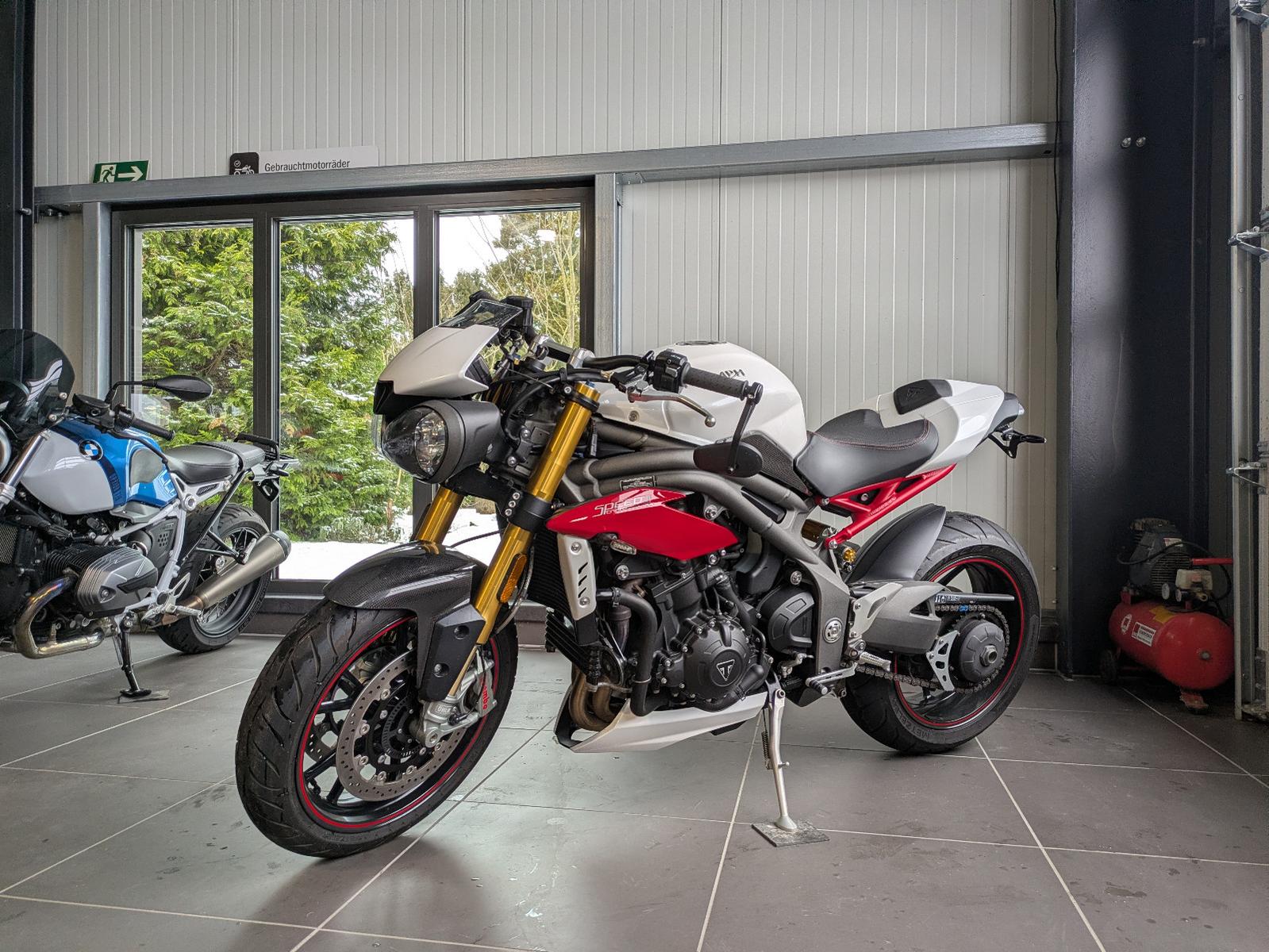 Triumph Speed Triple R 1050