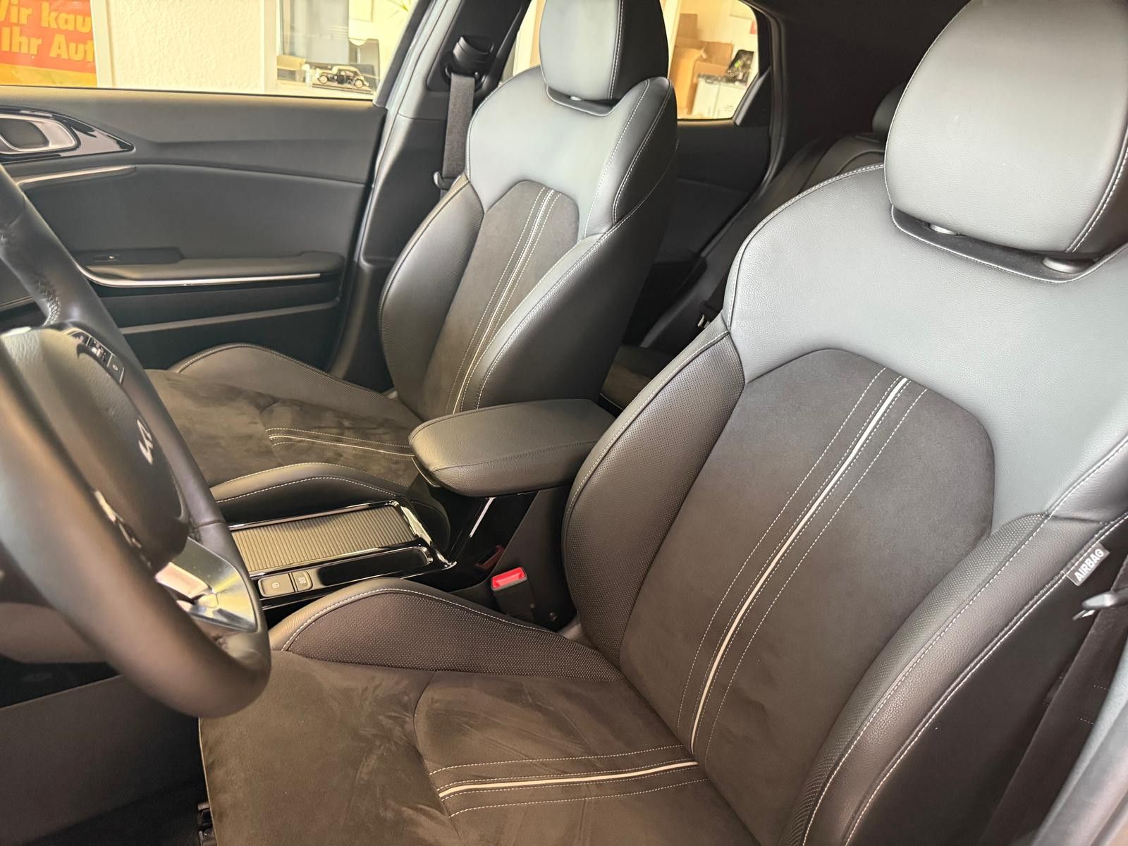 Fahrzeugabbildung Kia XCeed Black Xdition/WENIG KM/PANO/CARPLAY/SOUND