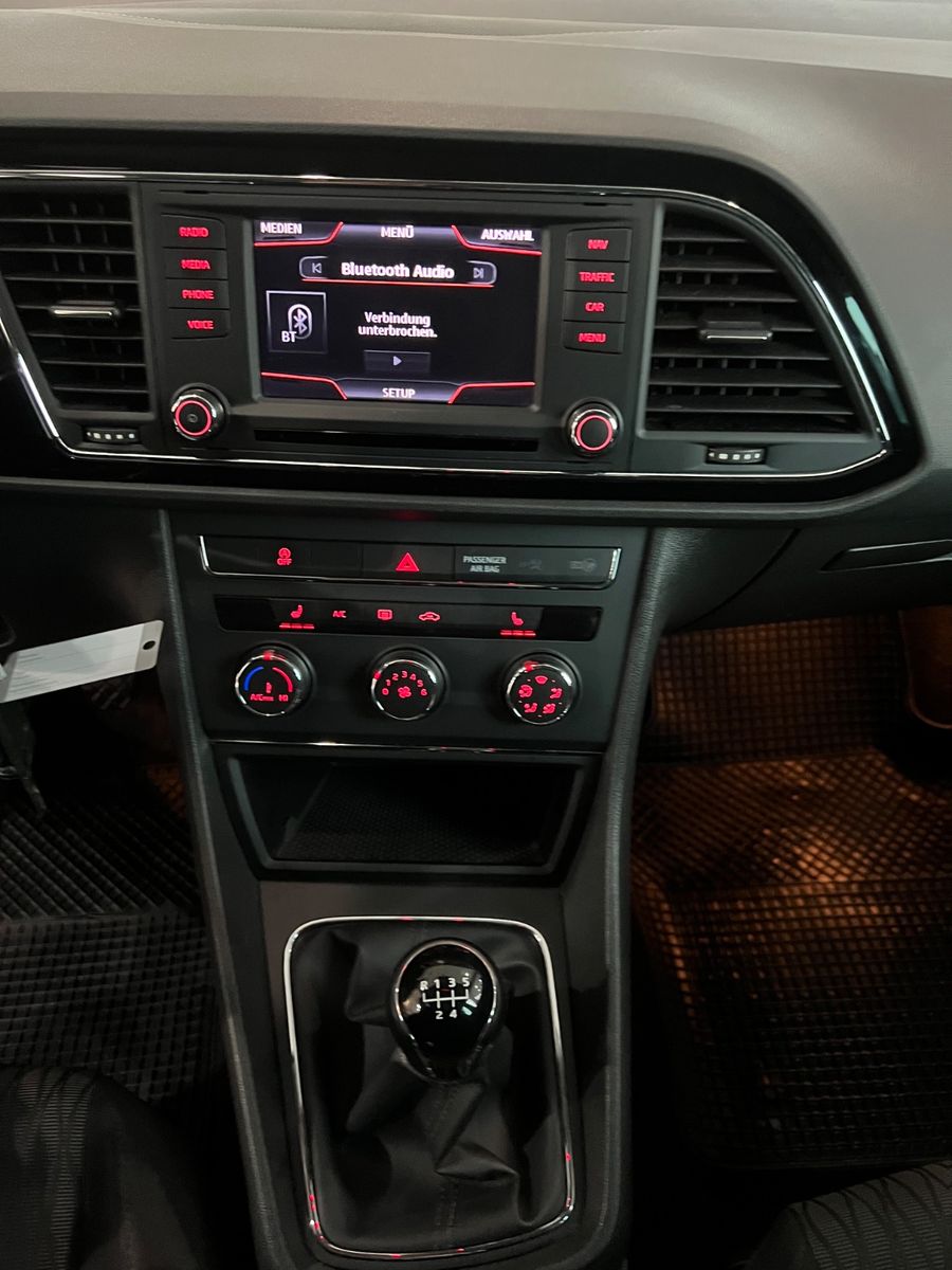 Fahrzeugabbildung SEAT Leon ST 1.6 TDI Style *NAVI*SITZHEIZUNG*