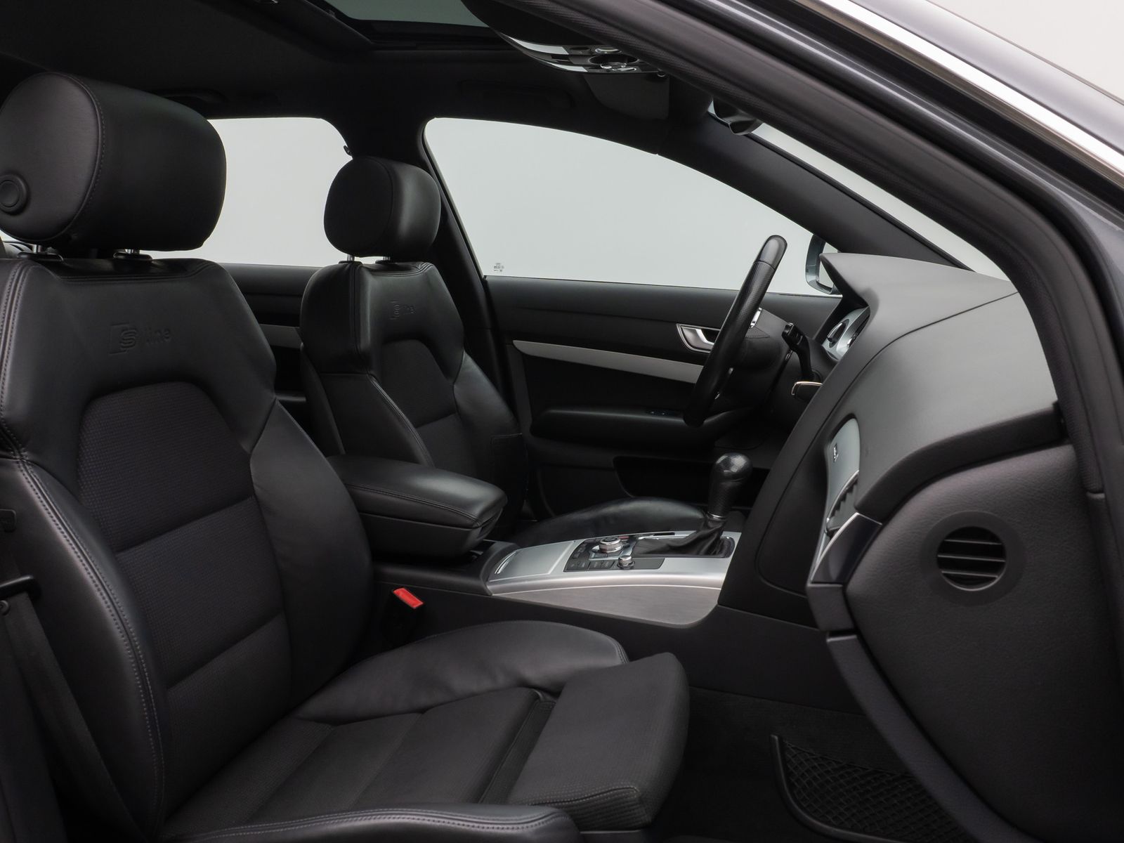 Fahrzeugabbildung Audi A6 Avant 2.7 TDI quattro S Line Glasdach Xenon