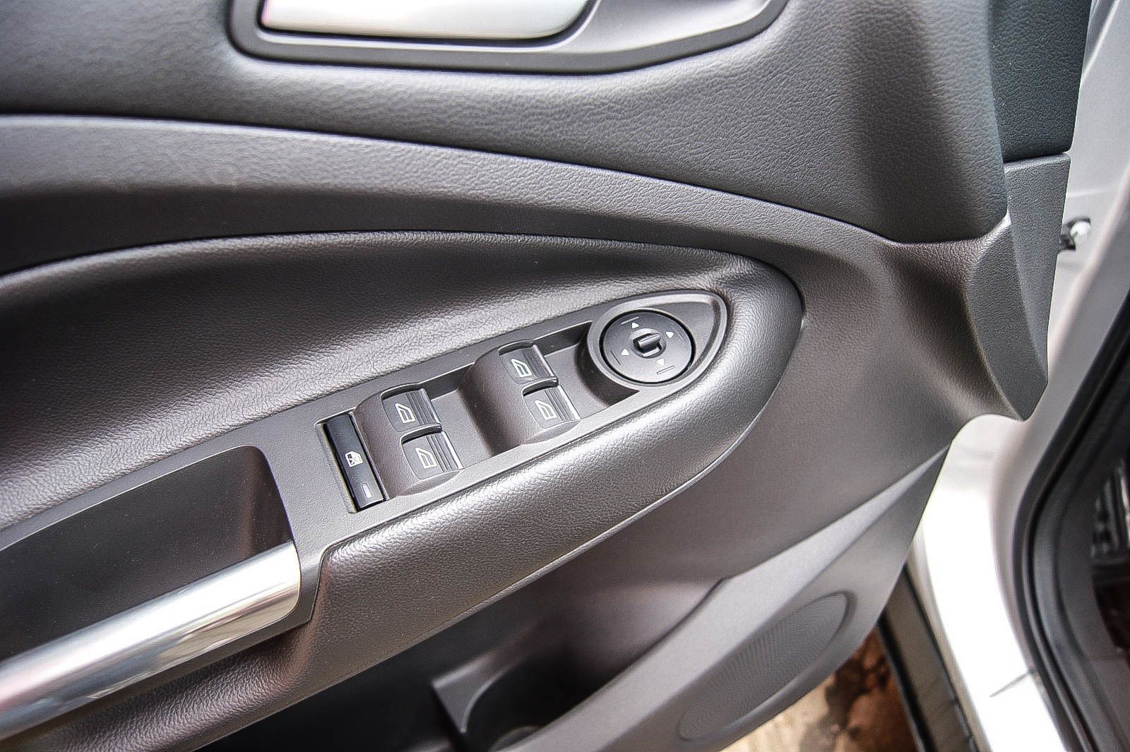 Fahrzeugabbildung Ford Kuga 1.5 Aut Titanium XENON NAVIGATION PDC 1HAND