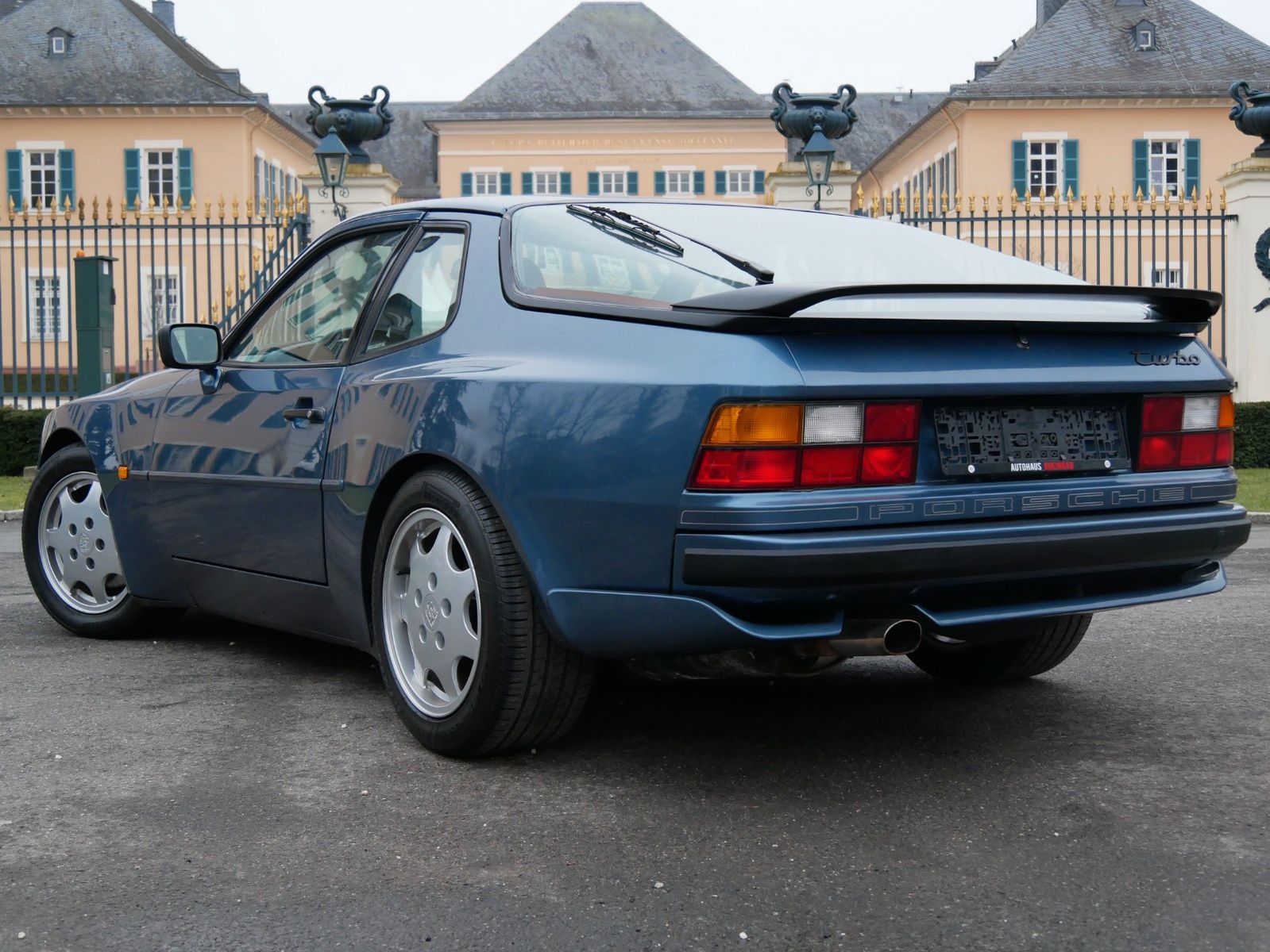 Fahrzeugabbildung Porsche 944 Turbo