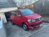Volkswagen T6 Multivan - rote Volkswagen T6 Multivan