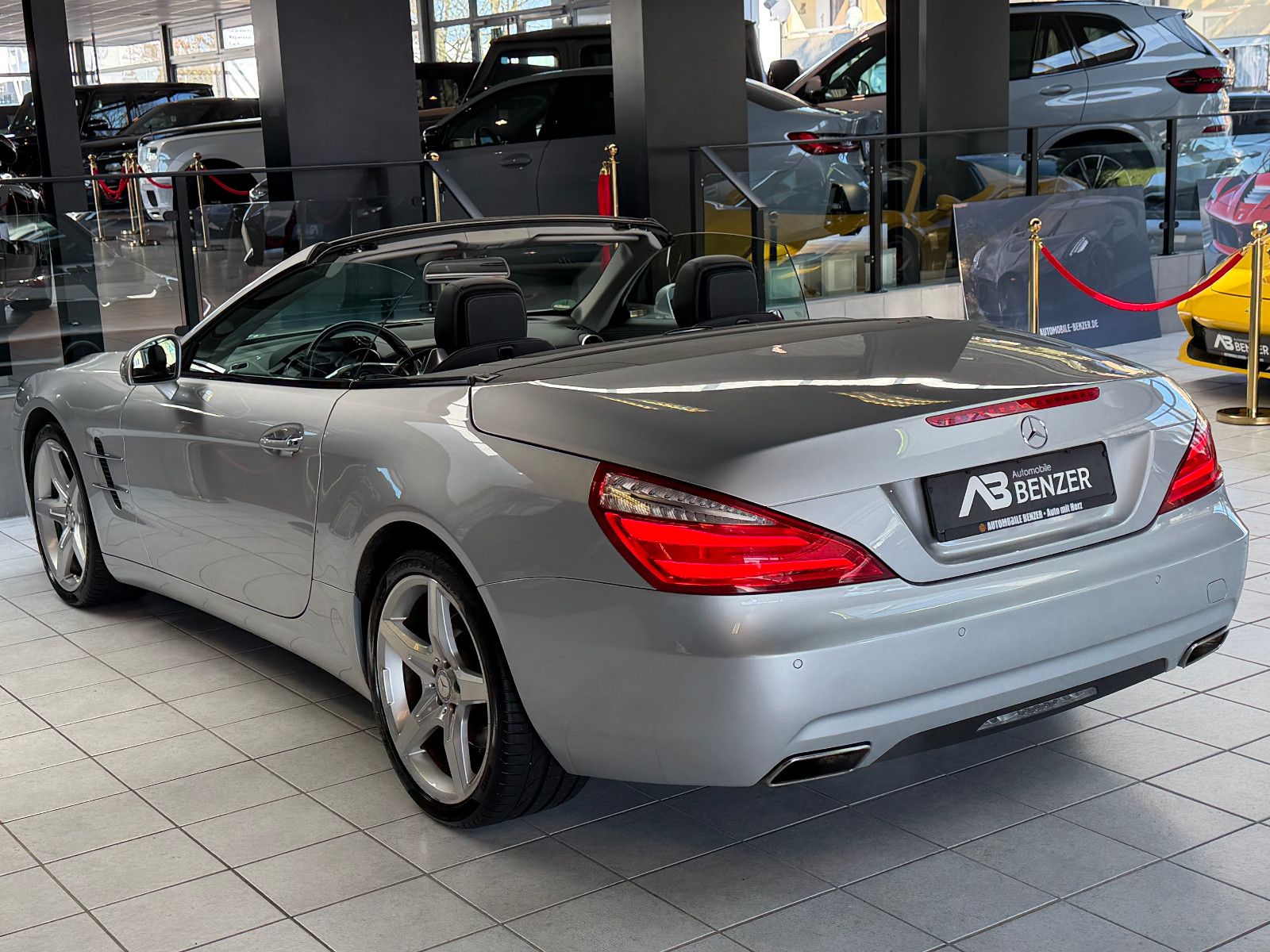 Fahrzeugabbildung Mercedes-Benz SL 350 /AMG/HARMAN-KARDON/MEMORY/T-WINKEL