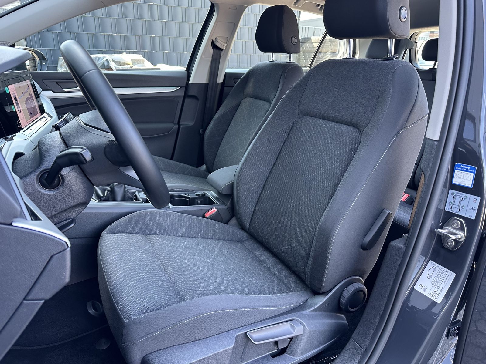 Fahrzeugabbildung Volkswagen Golf 1.5 TSI Life NAV+LED+ACC+CARPLAY+VCOCKPIT