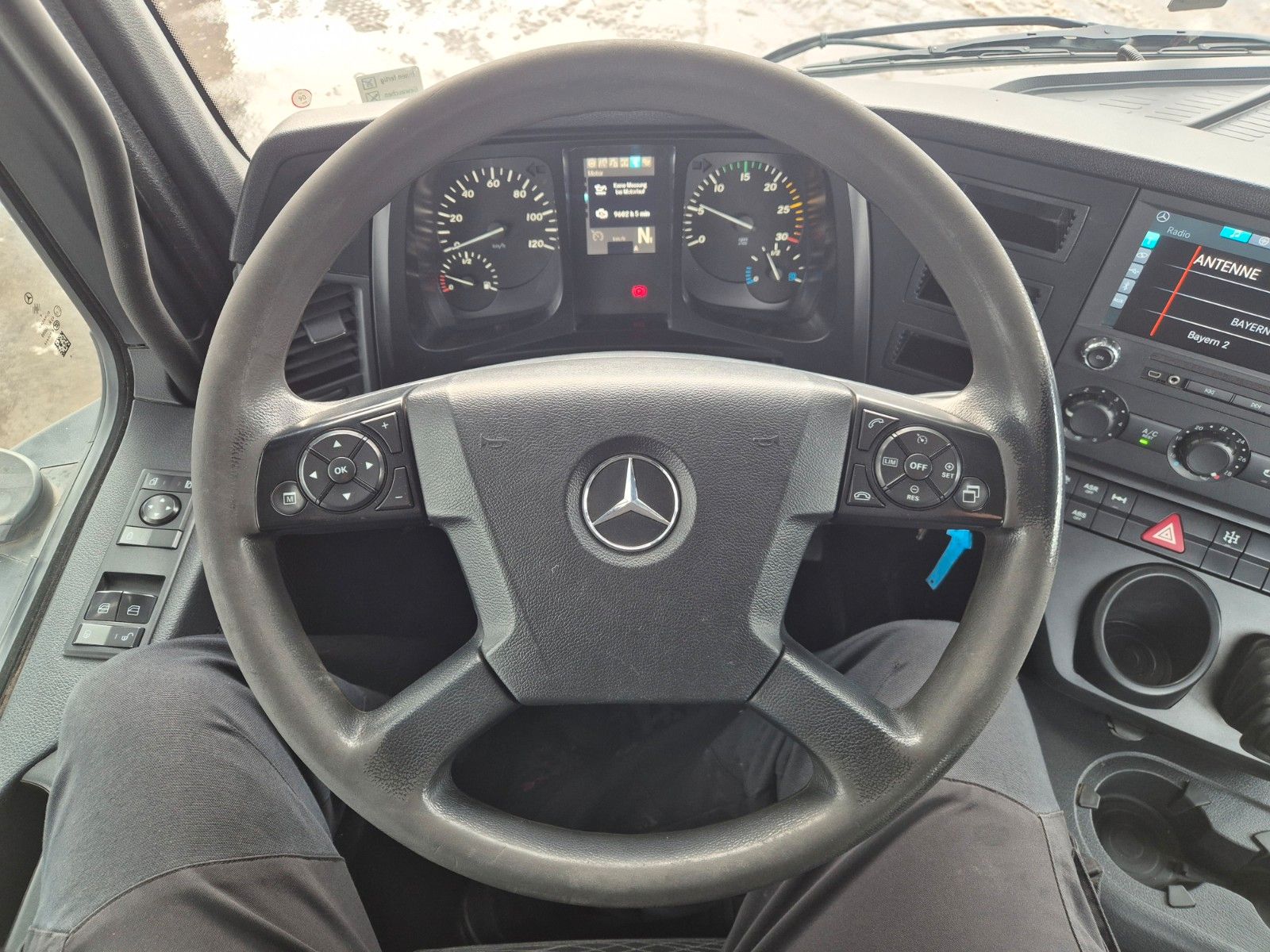 Fahrzeugabbildung Mercedes-Benz Arocs 1832 K 4x2 Palfinger PST14 TEC-25 Funk AHK