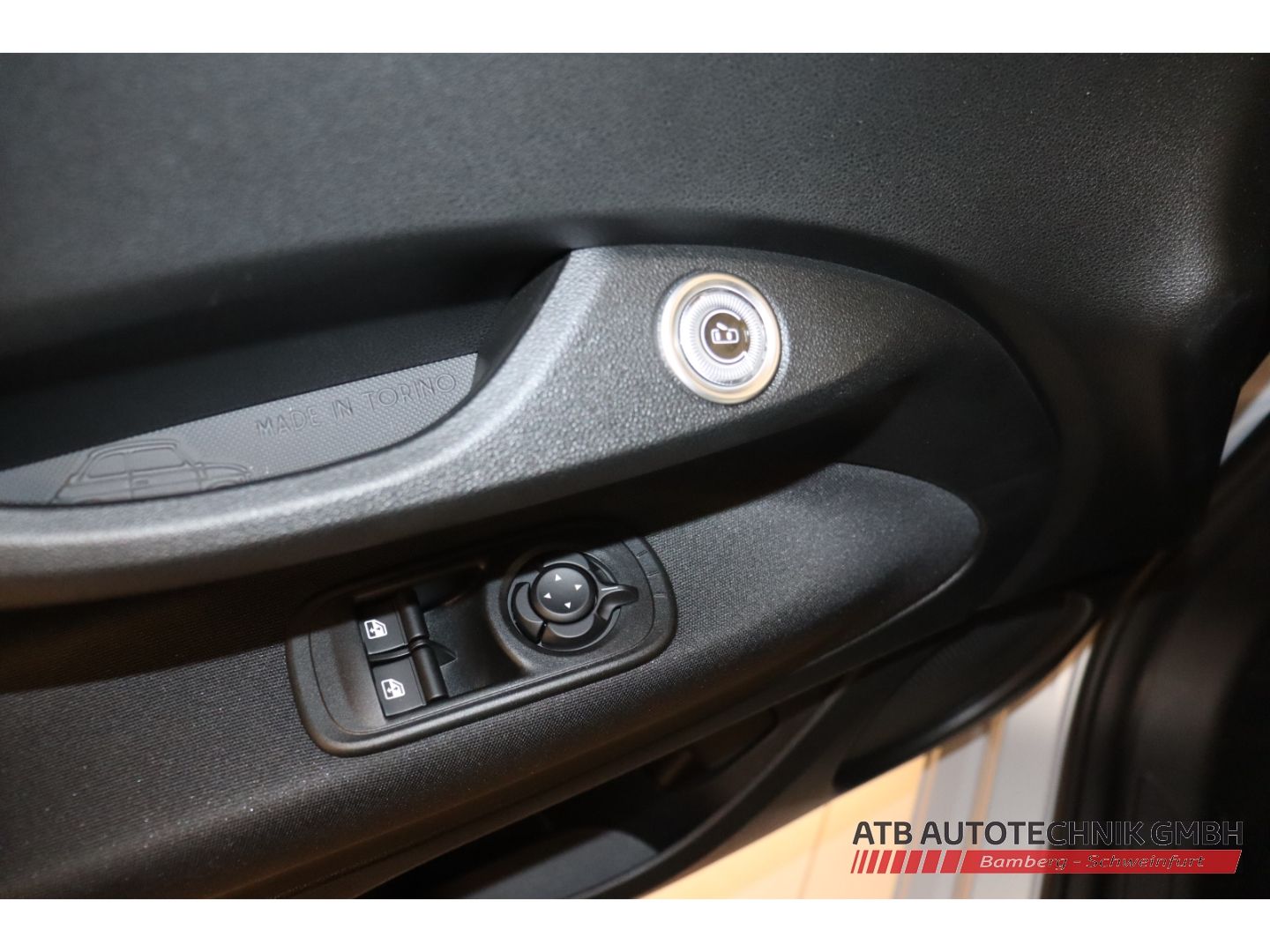 Fahrzeugabbildung Fiat 500C ICON + Komfortpaket Hybrid 1.0l PDC Rückfah
