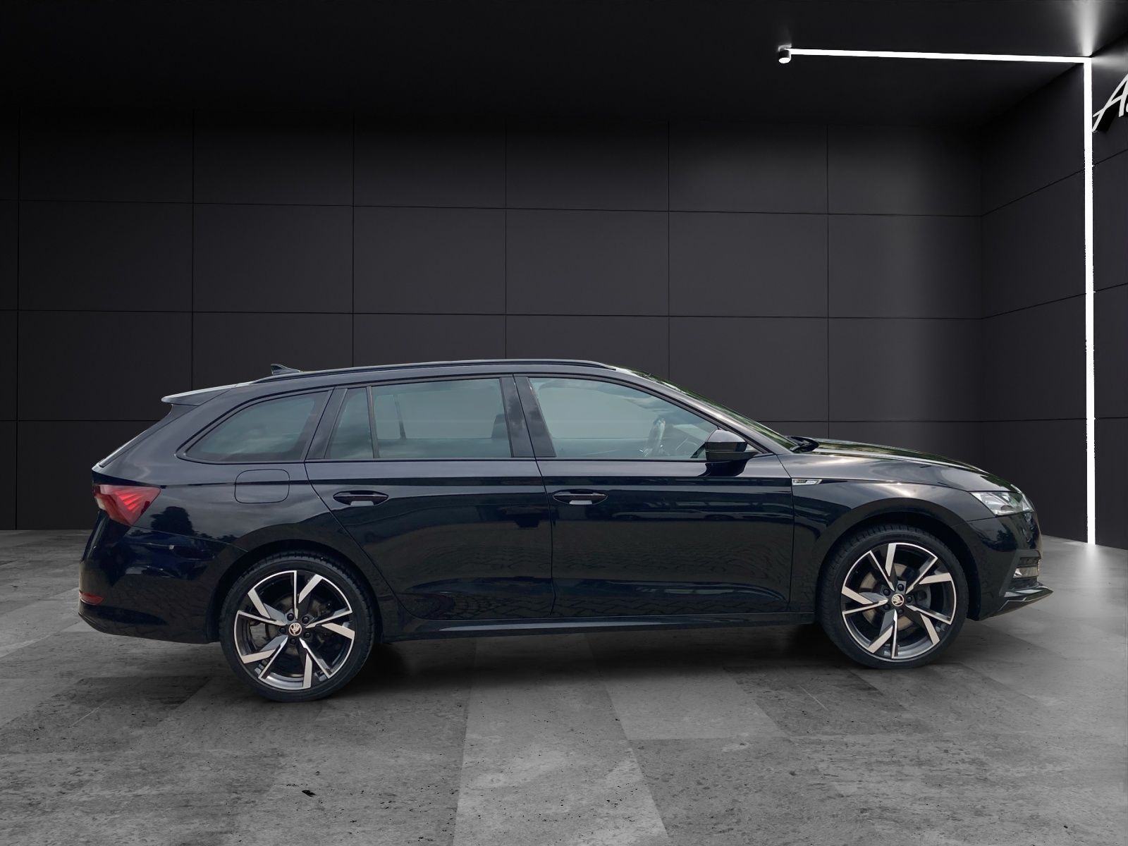 Fahrzeugabbildung SKODA Octavia Combi iV Sportline DSG Matrix AHK Navi H