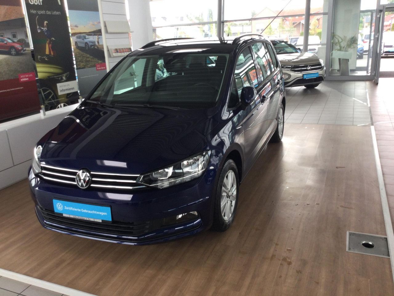 Volkswagen Touran Comfortline 1.5 TSI AHK 7-SITZER NAVI LM foto 4