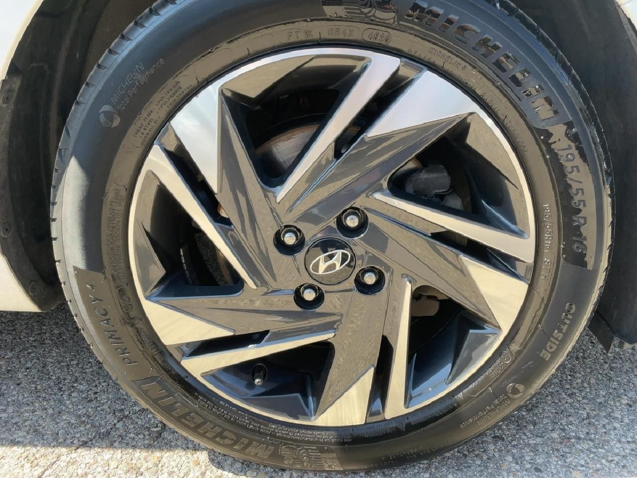 Fahrzeugabbildung Hyundai i20 1,0 l Intro Edition Mild-Hybrid + Navi Paket