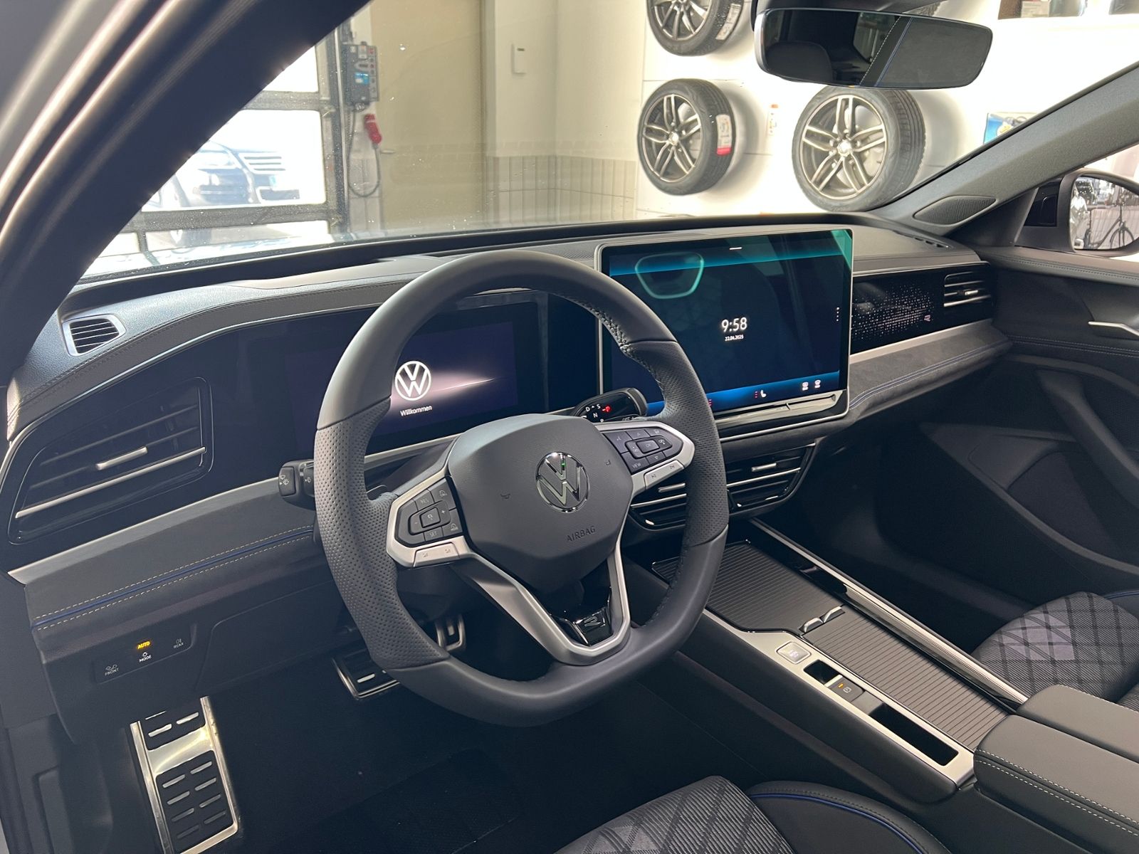 Fahrzeugabbildung Volkswagen Passat R-Line 2.0 TDI DSG 4MOTION *Black Style,P