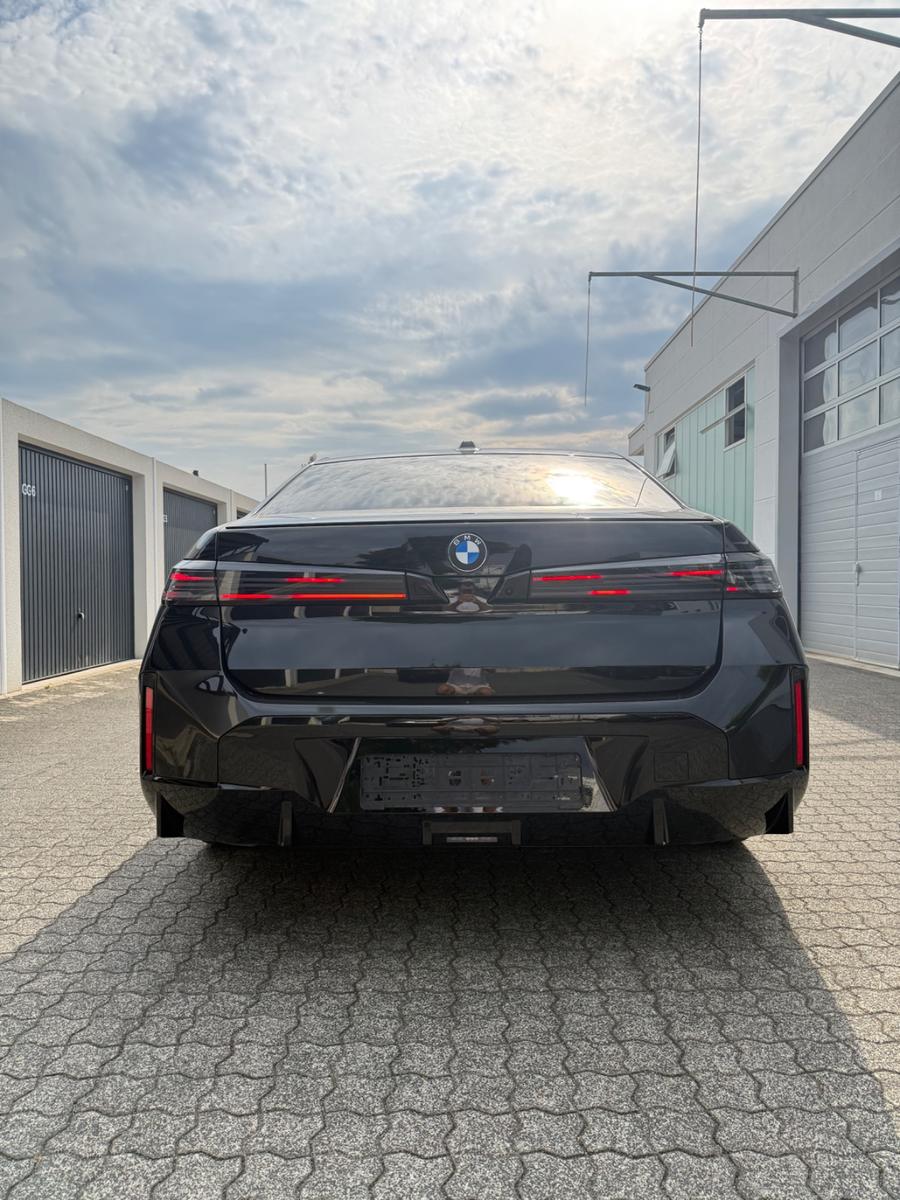 BMW 740i xDrive/B&W/SkyL/Kristal/Carbon/Integral