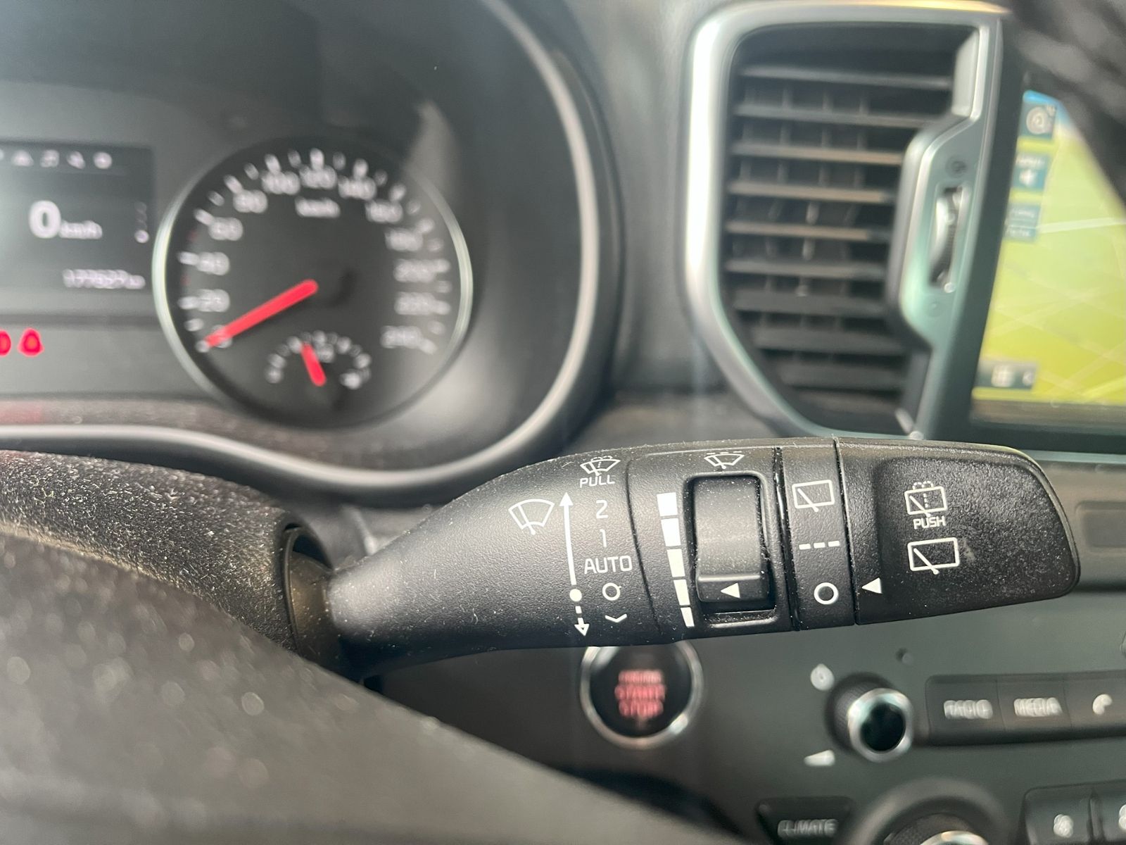Fahrzeugabbildung Kia Sportage 2.0 CRDI AWD Spirit XEN NAV JBL 19"