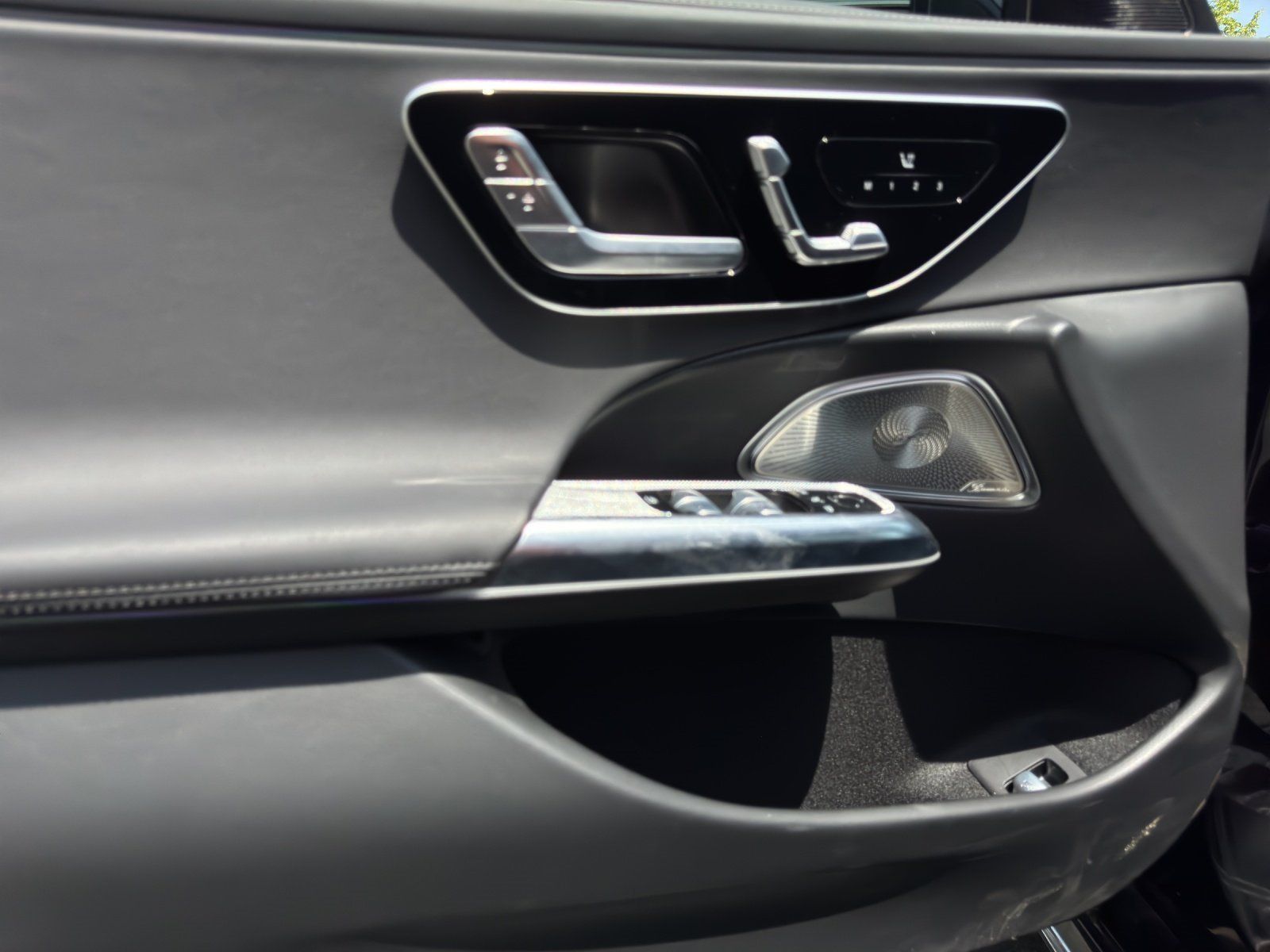 Fahrzeugabbildung Mercedes-Benz E220d T AMG Advanc+ AIRMATIC Burme AHK 20"DISTRO